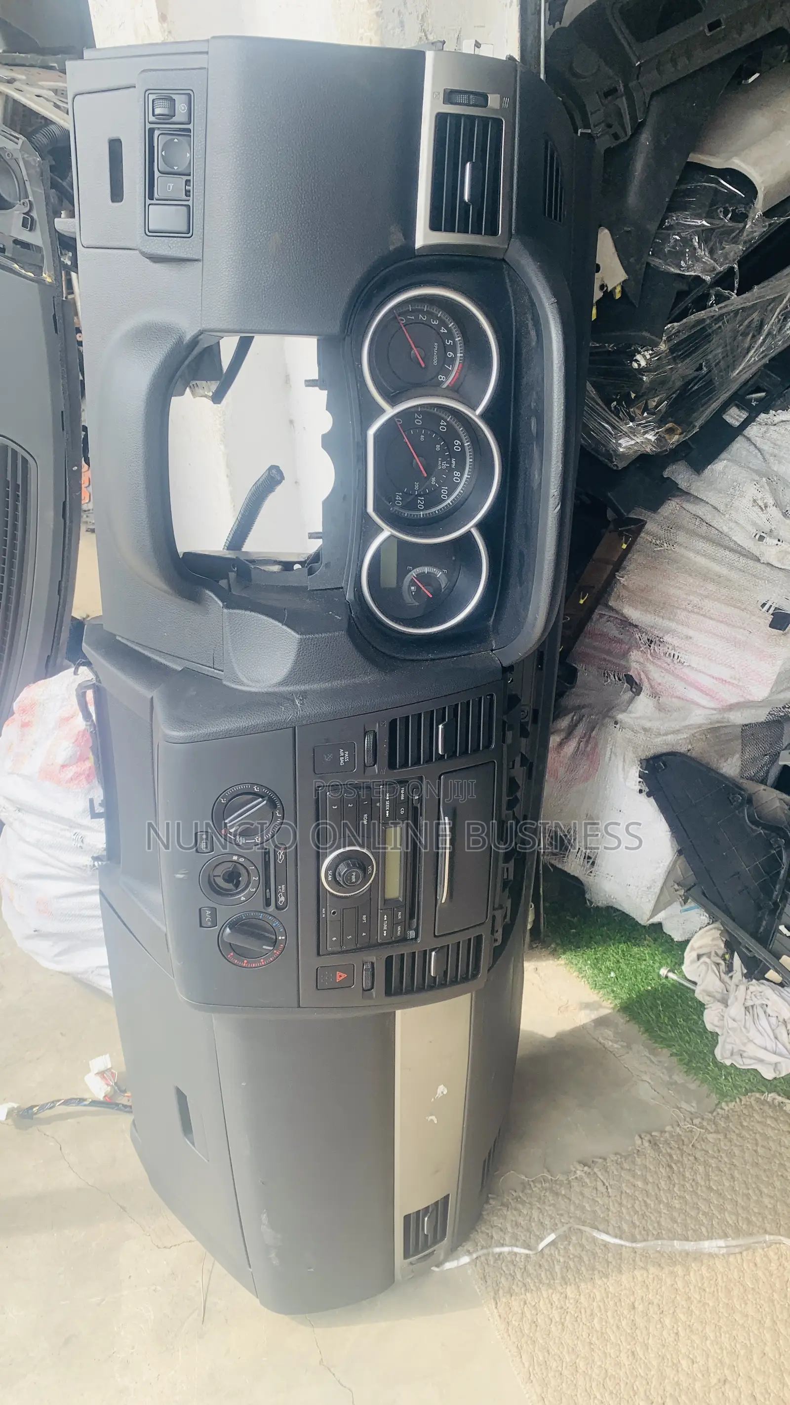 Nissan Versa 2005 Dashboard