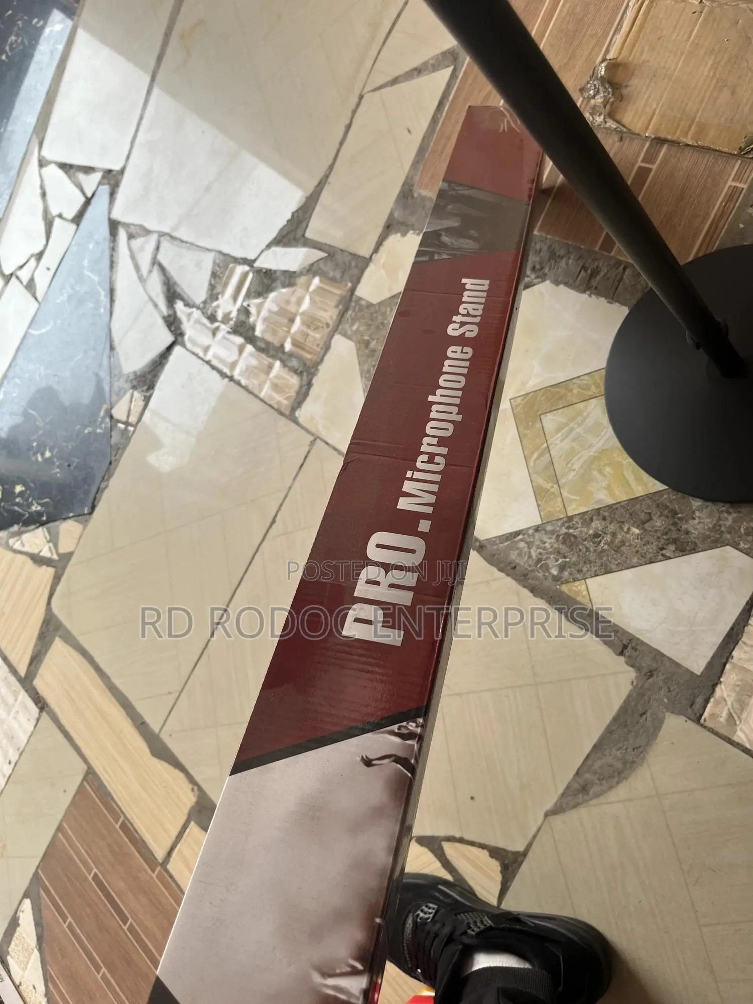 Round Base Microphone Stand