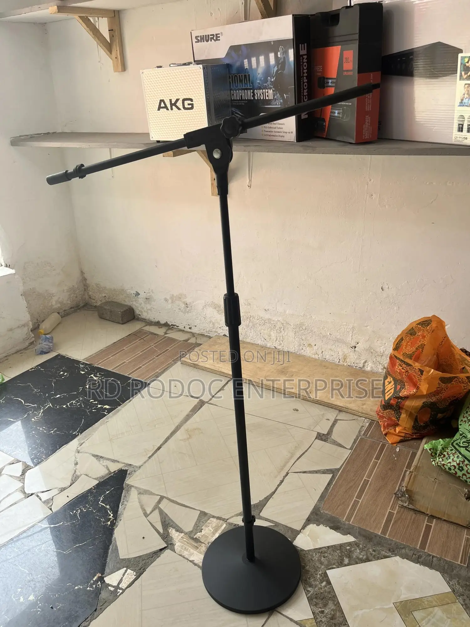 Round Base Microphone Stand