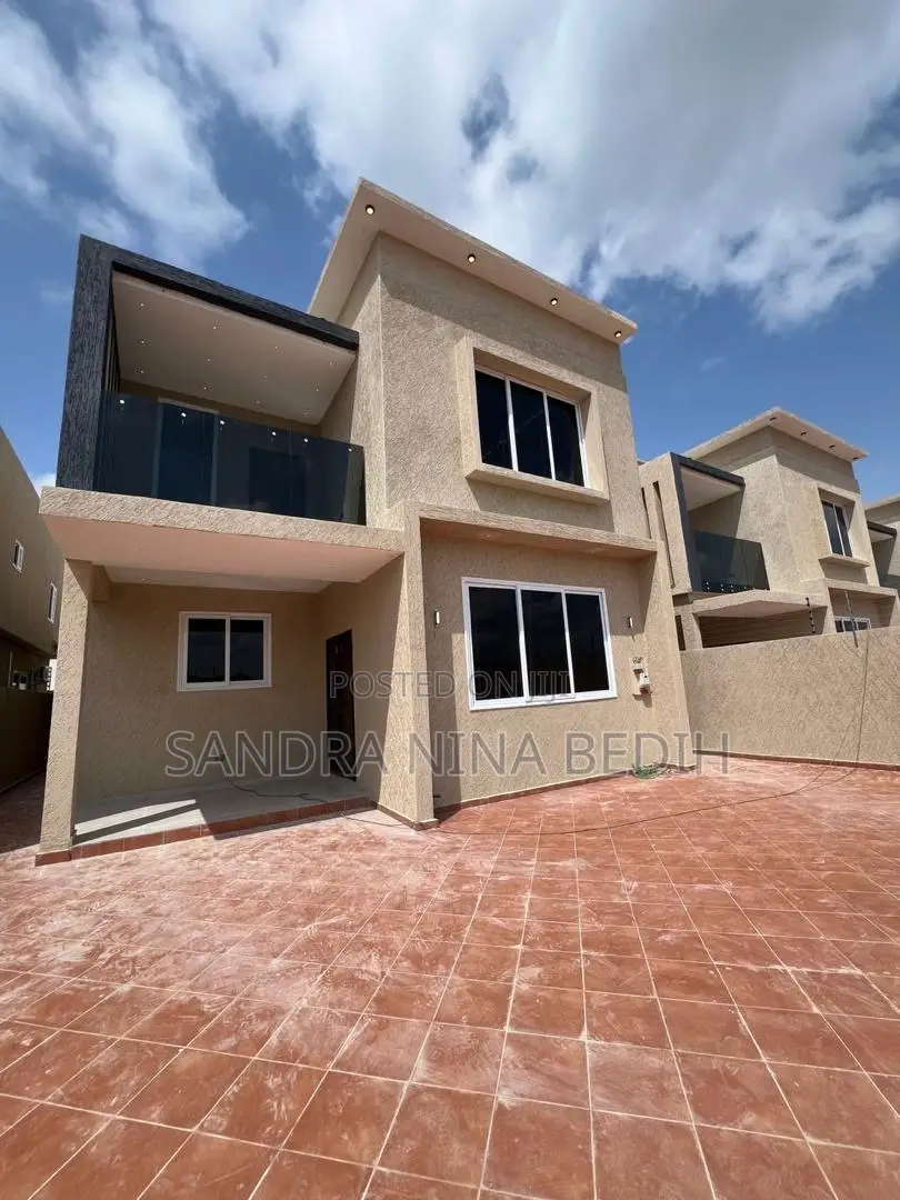 4bdrm House in Lakeside Estate for sale