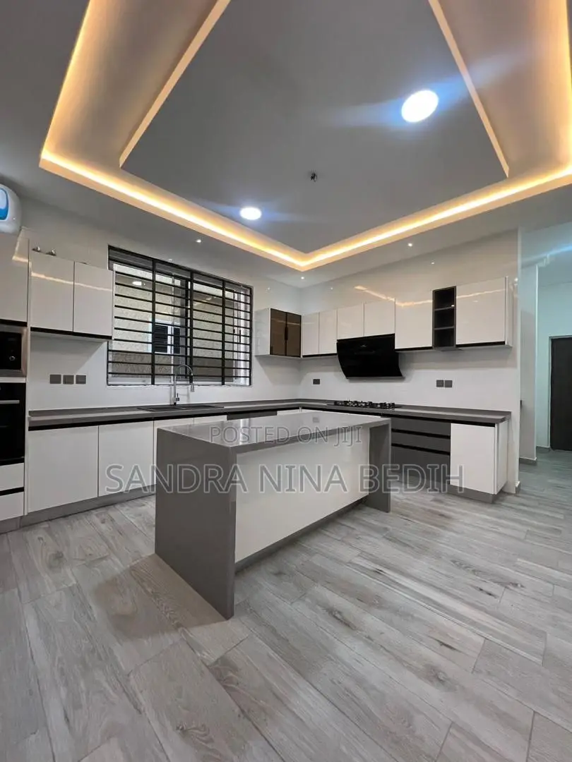 4bdrm House in Lakeside Estate for sale