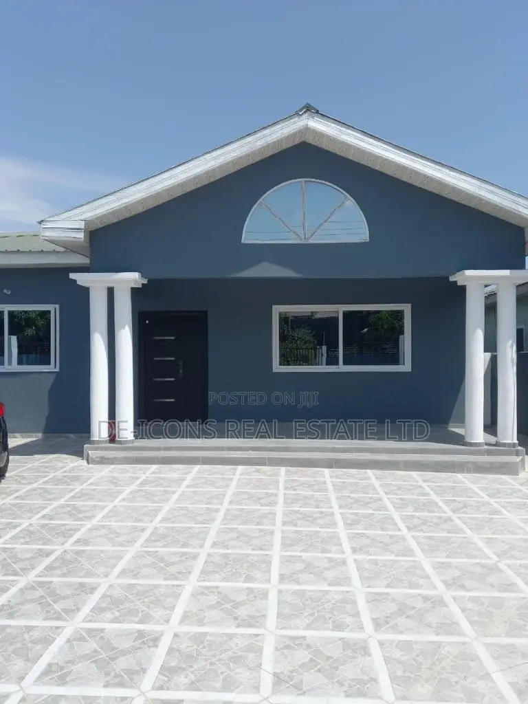 3bdrm Mansion in De-Icons Real Estate, Awutu Senya East Municipal