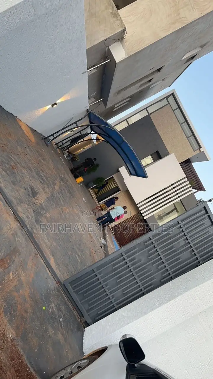 3bdrm House in East Airport for sale
