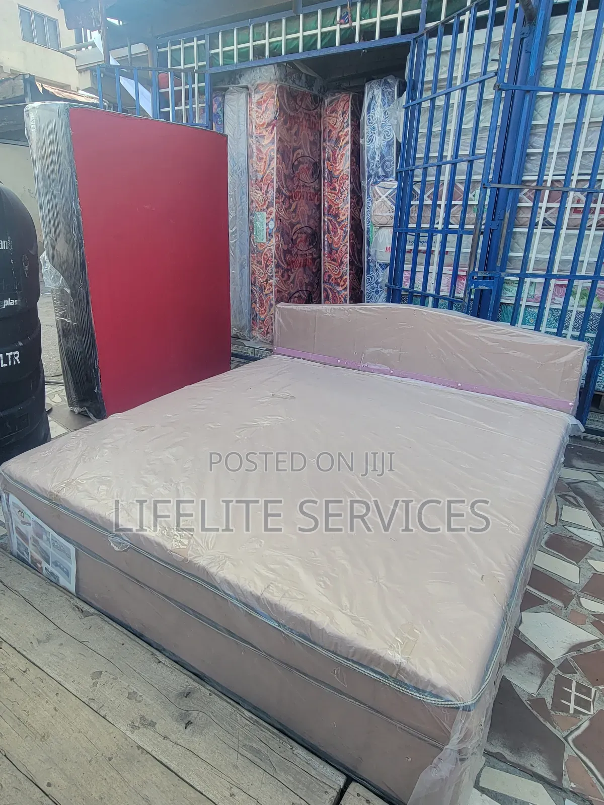 Affordable Queen Size Inbult Bed