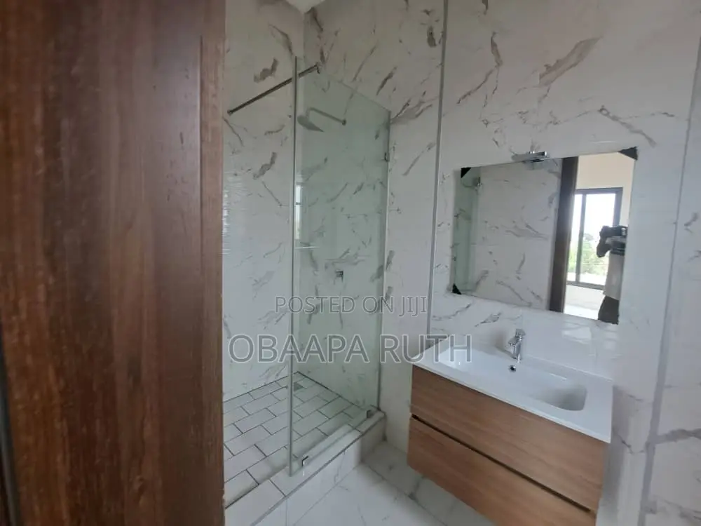 4bdrm Duplex in Anc, American House for rent