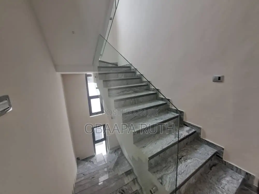 4bdrm Duplex in Anc, American House for rent