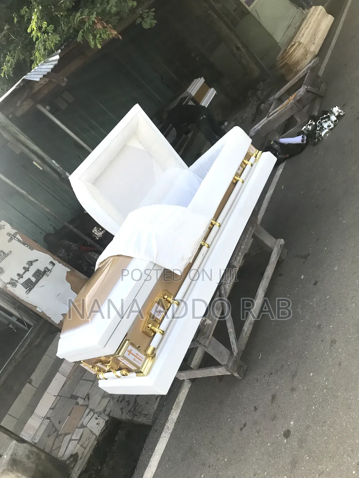 Excellent Classic Gold Off White Casket .With Metal Bar
