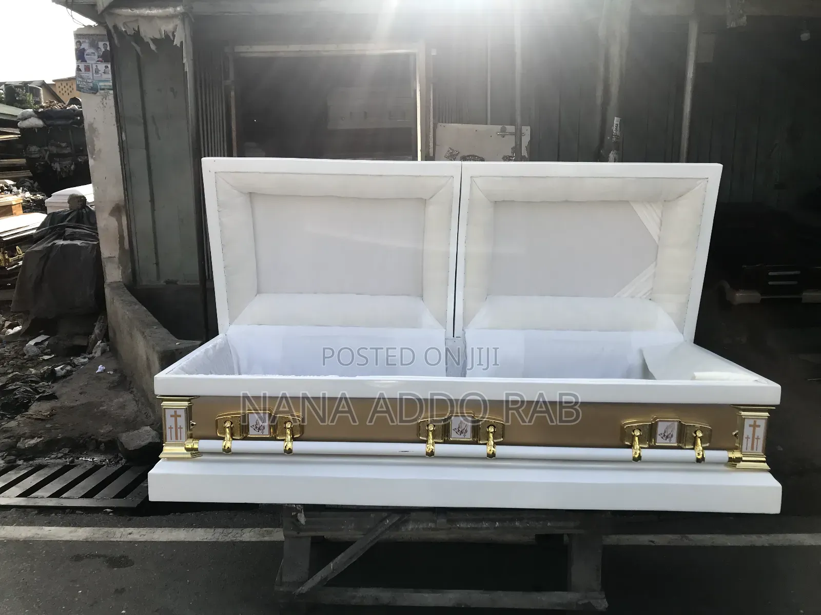 Excellent Classic Gold Off White Casket .With Metal Bar