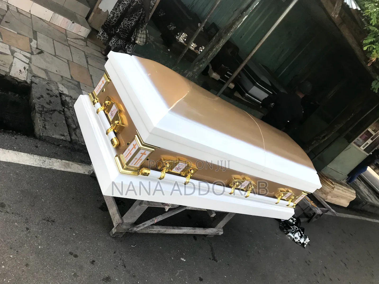 Excellent Classic Gold Off White Casket .With Metal Bar