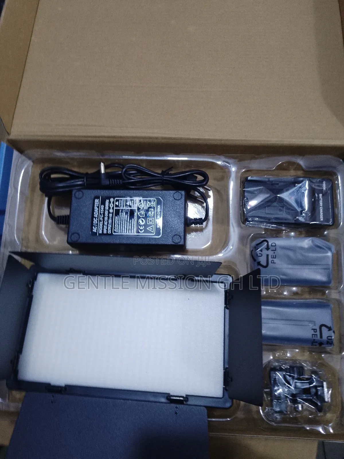 Pro LED 600 Video Light Kit With Batteries