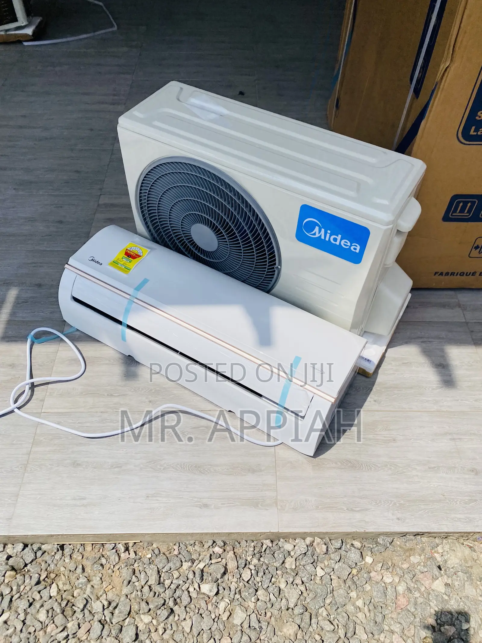 Split Type Midea Inverter 2.0hp Air Conditioner.