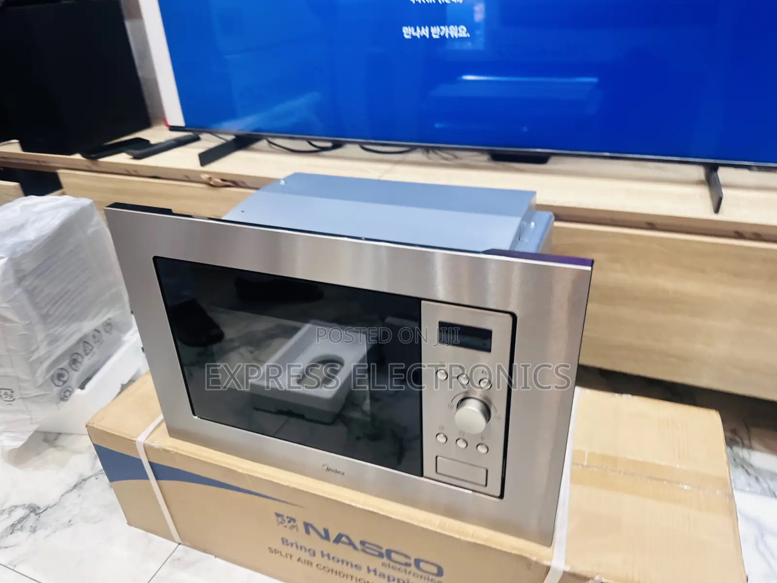 Lovely—- New Midea AM717BS7 Microwave Oven Inbuilt