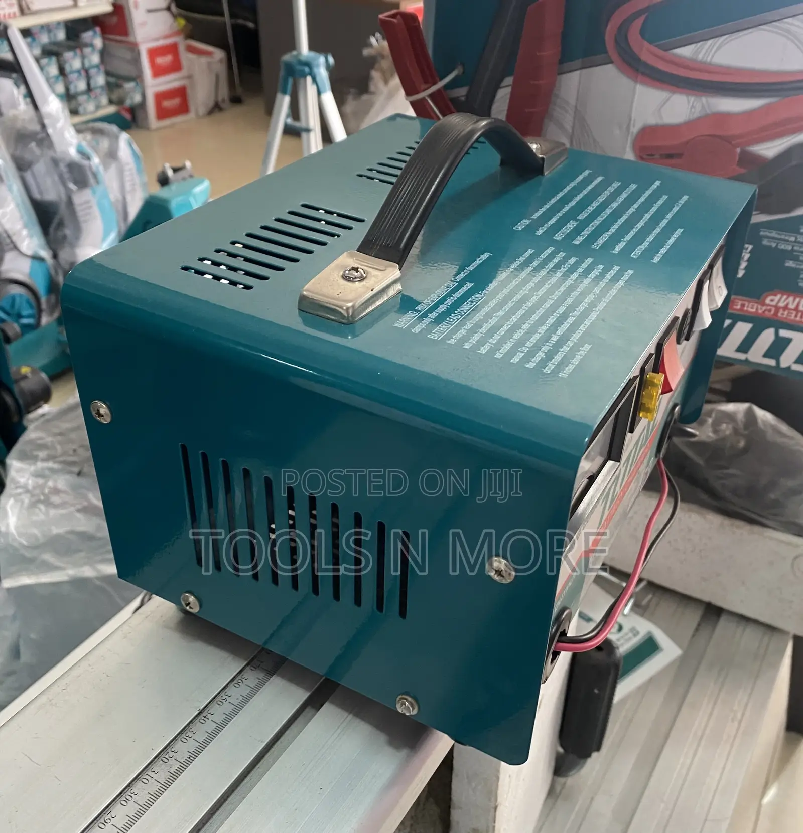 TOTAL Car Battery Charger 12A - P1C4
