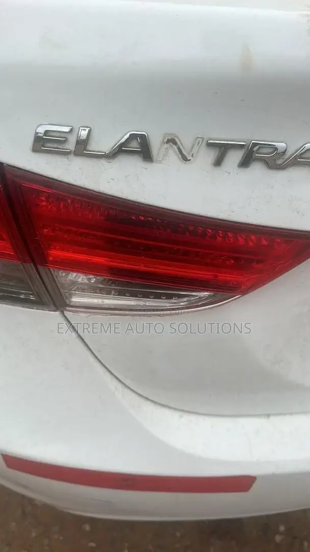 Hyundai Elantra 2012 Boot Light