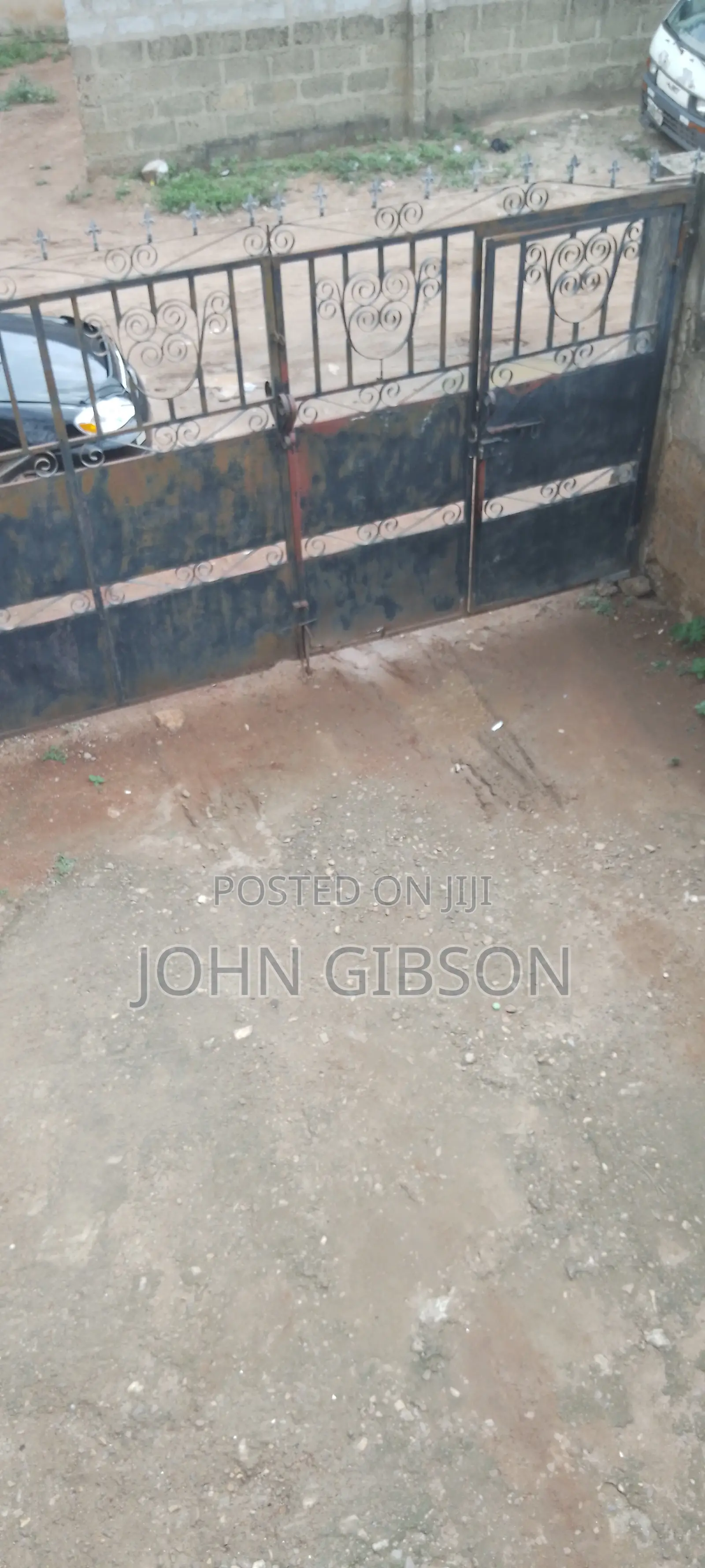 8bdrm Block of Flats in Amanhia, Accra Metropolitan for sale