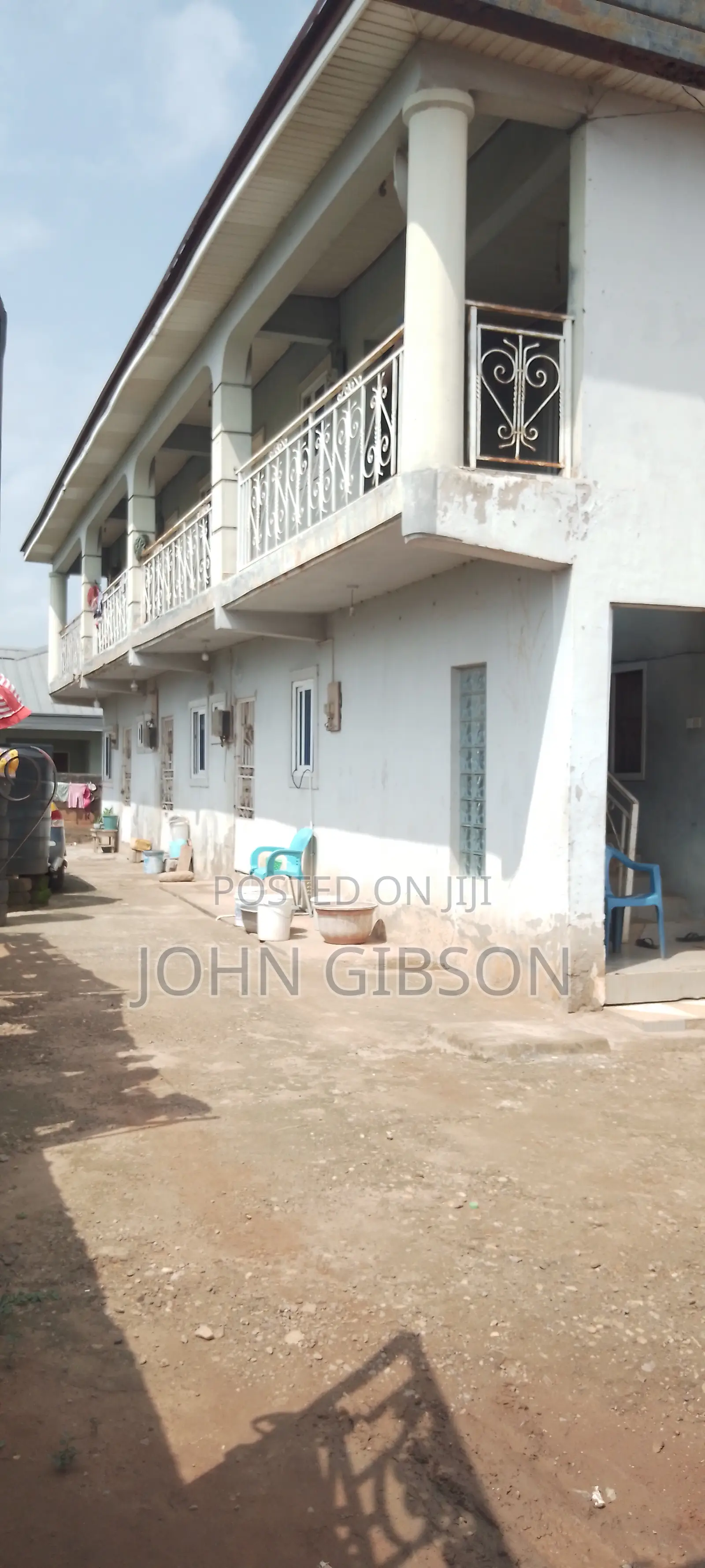 8bdrm Block of Flats in Amanhia, Accra Metropolitan for sale