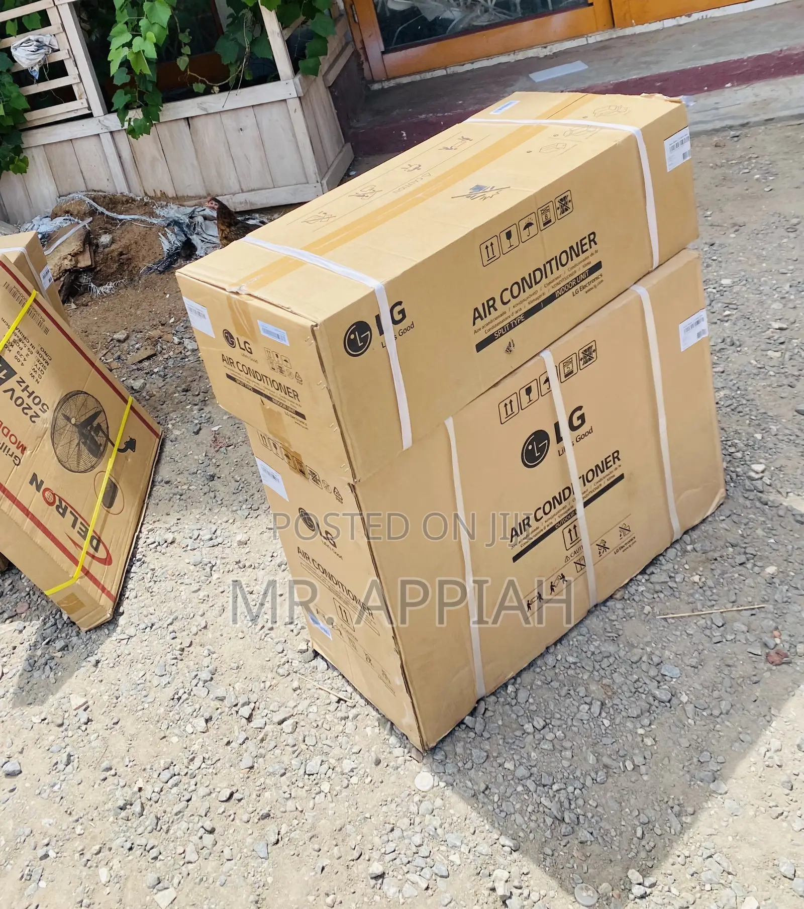 LG Split Type Air Conditioner(1.5hp)R410.