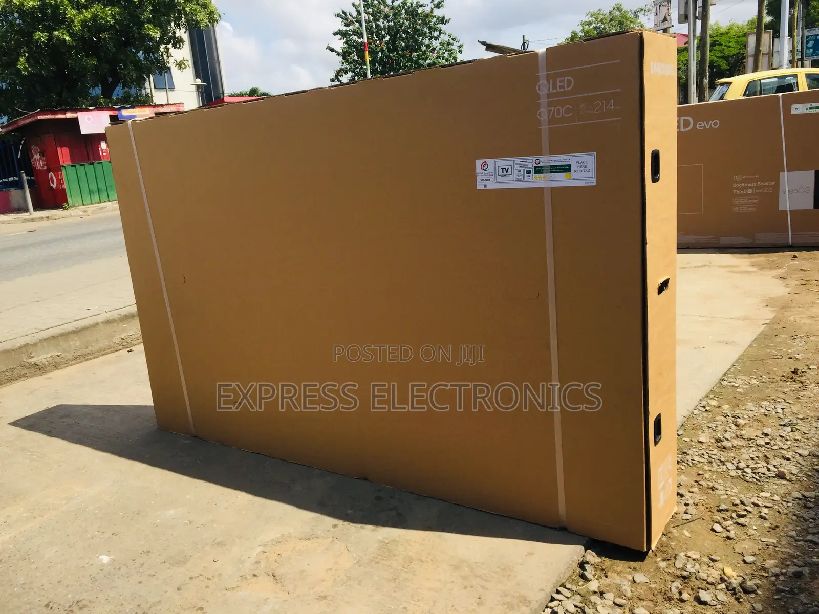 85 __Q60C QLED Smart Television  Samsung