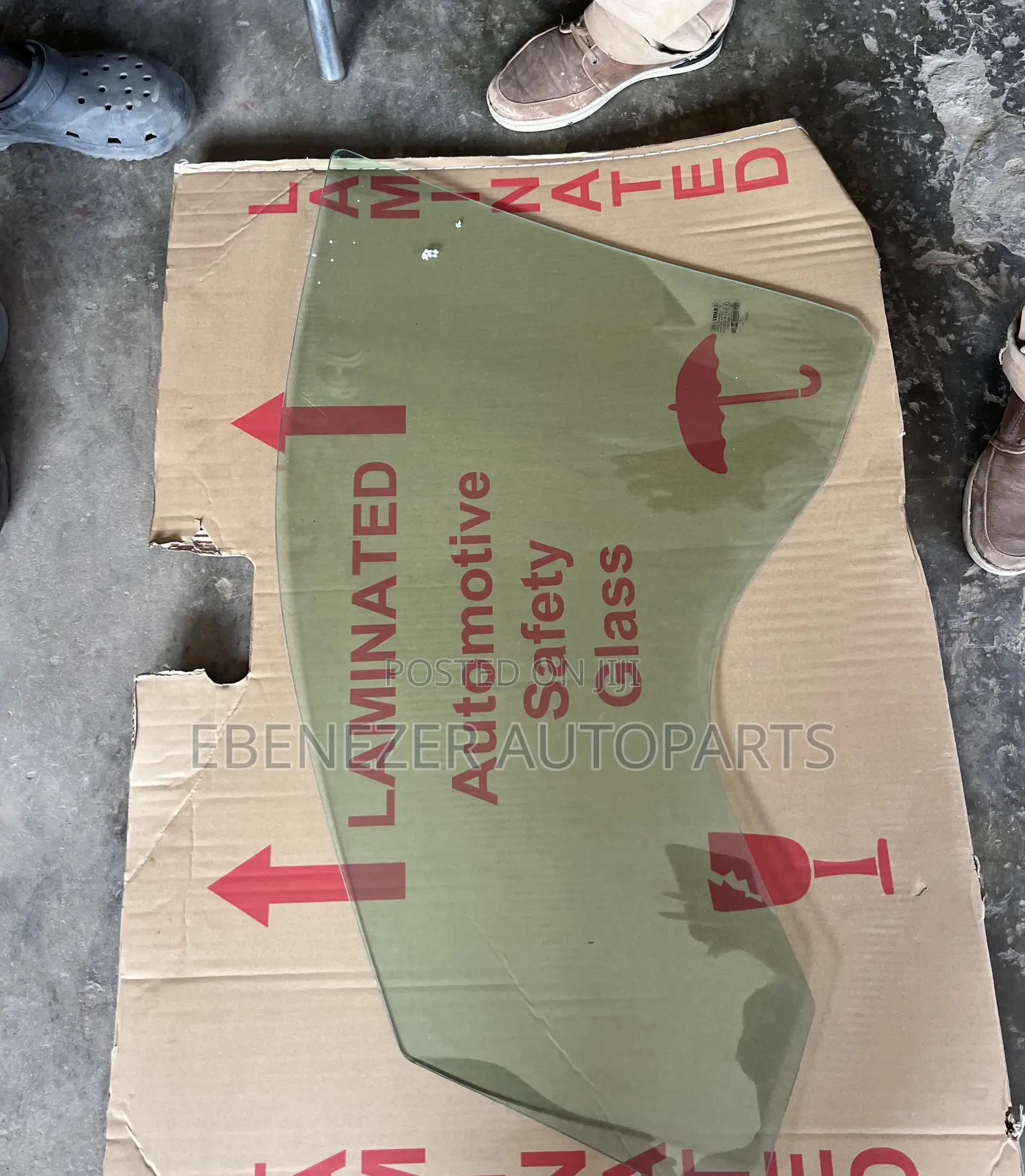 Mitsubishi Equinox Door Glass