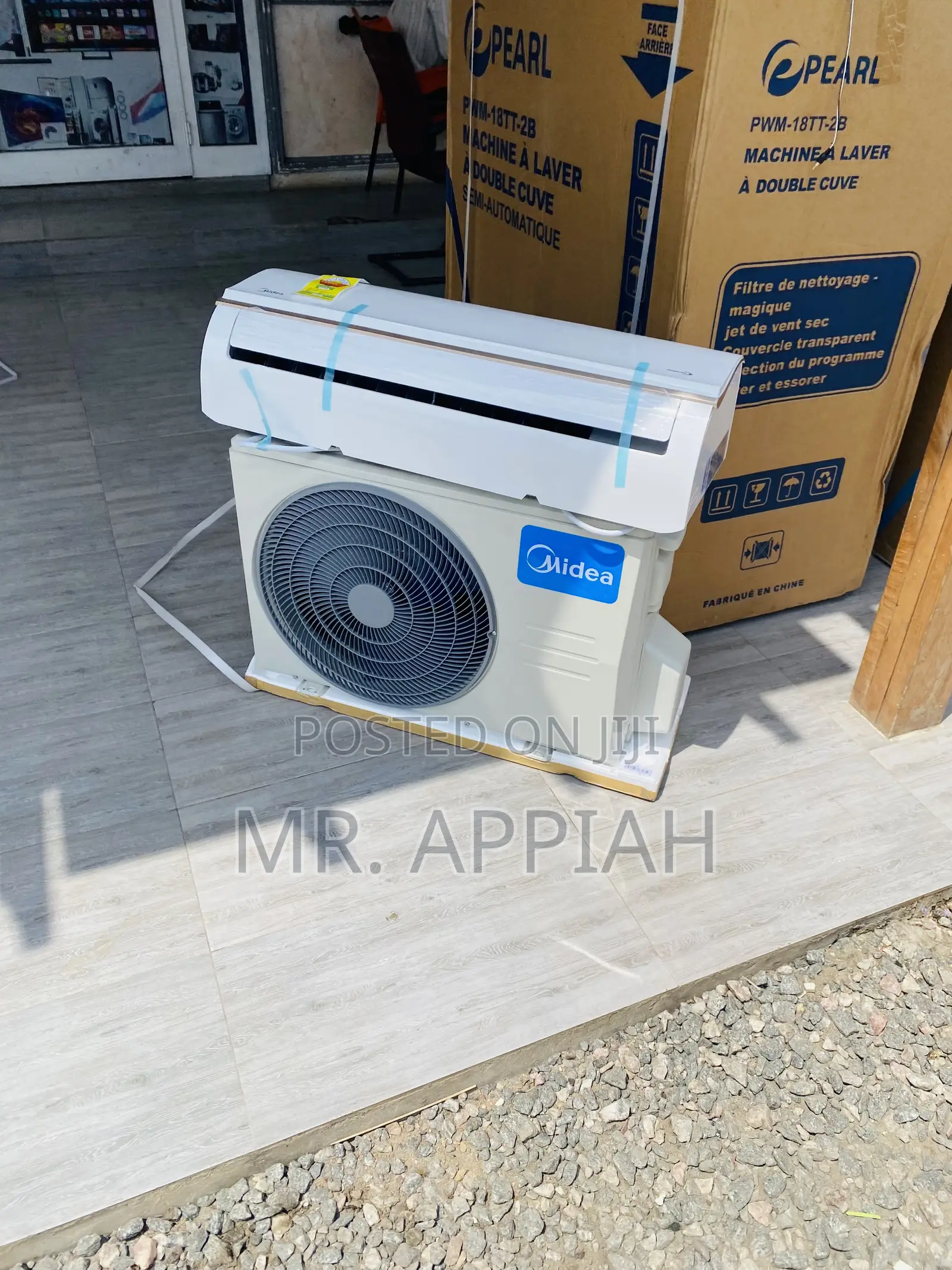 Split Type Midea 1.5hp R410 Gas Air Conditioner.