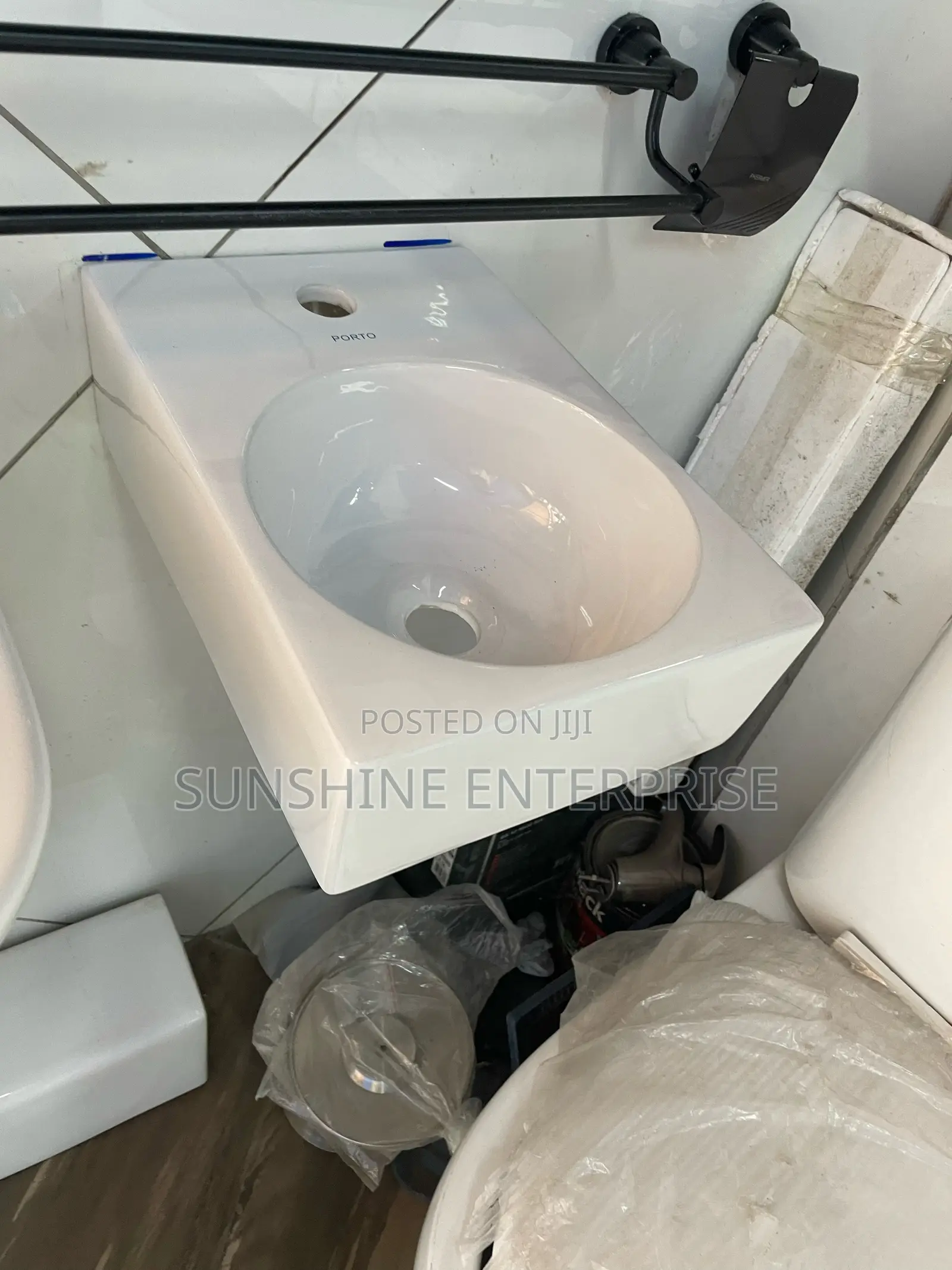 New Design Wall Hanging Wash Hand Basin