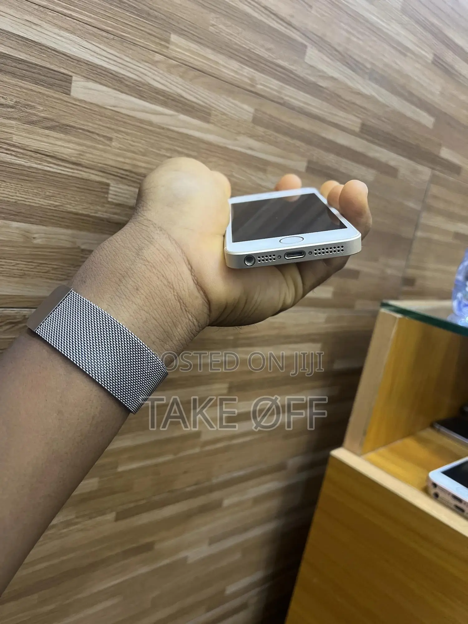 Apple iPhone SE 64 GB Gold