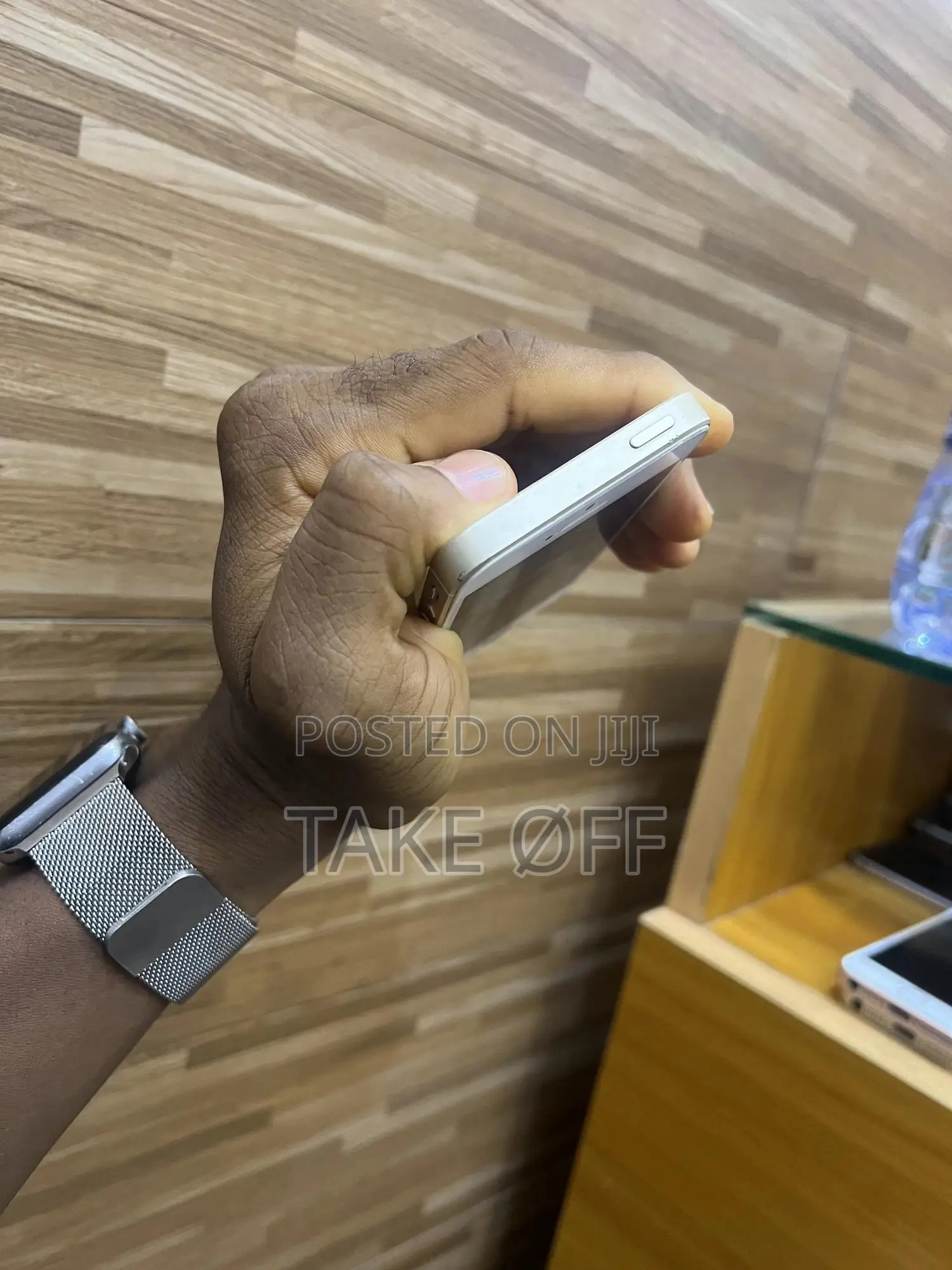 Apple iPhone SE 64 GB Gold