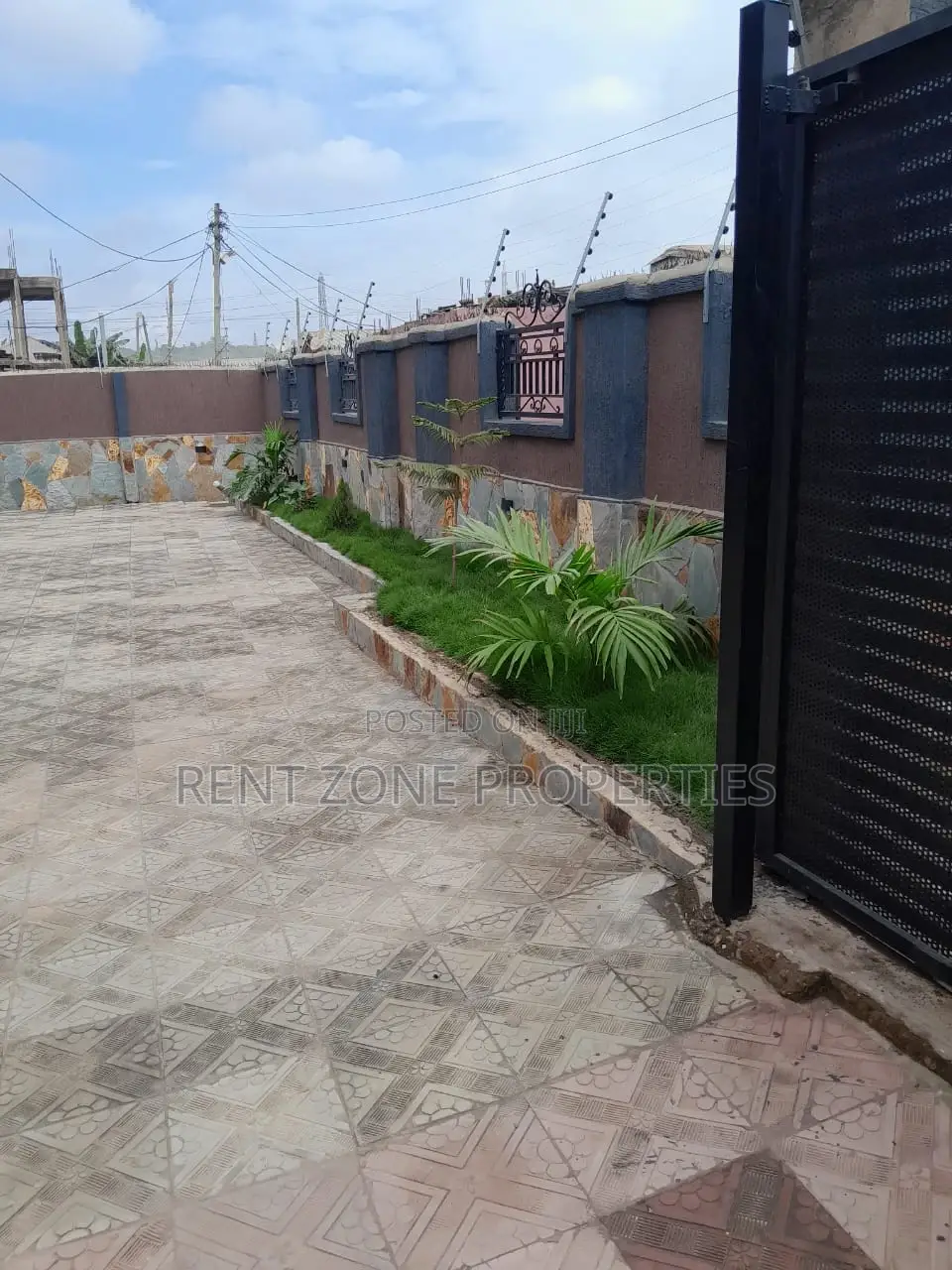 6bdrm Duplex in Ofankor for rent