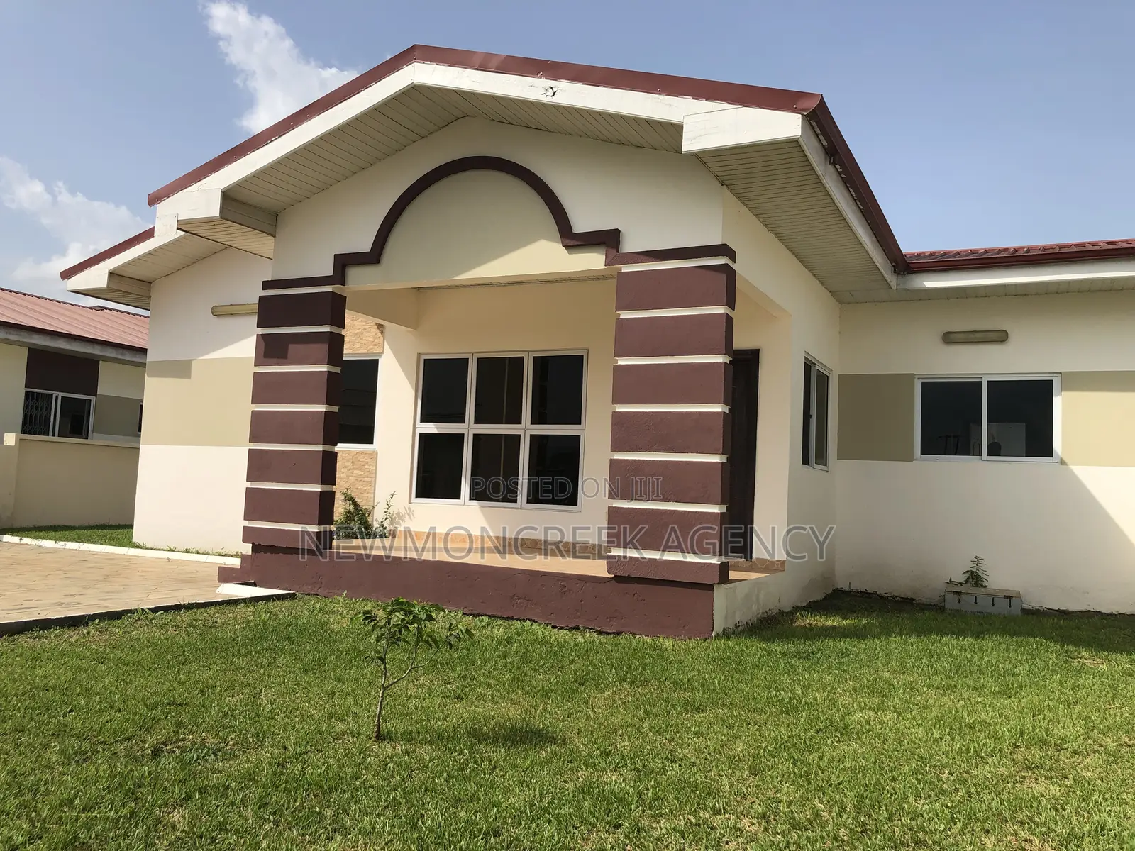 3bdrm Bungalow in Gated Est.Oyibi. for sale