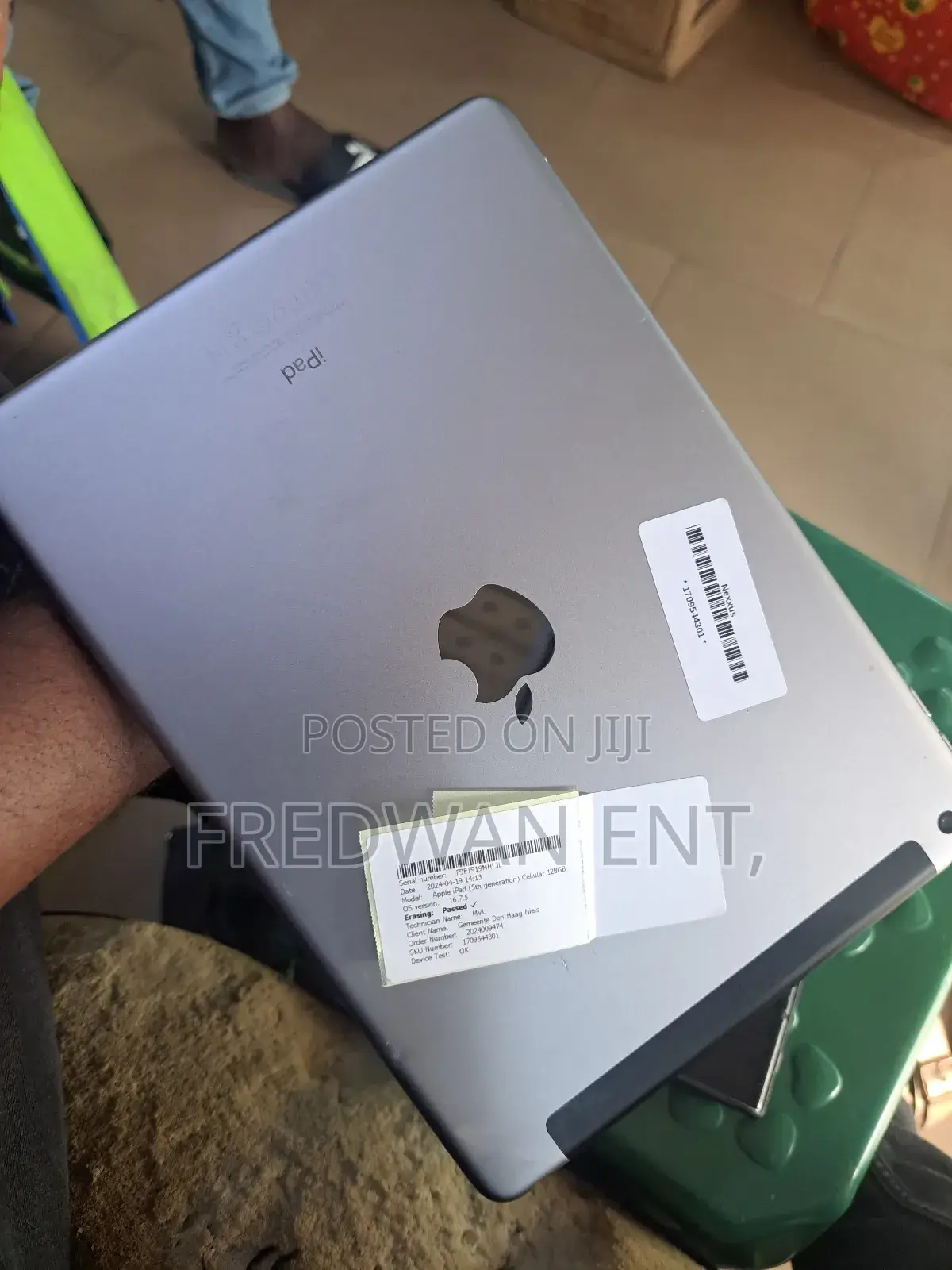 Apple iPad 9.7 128 GB Gray