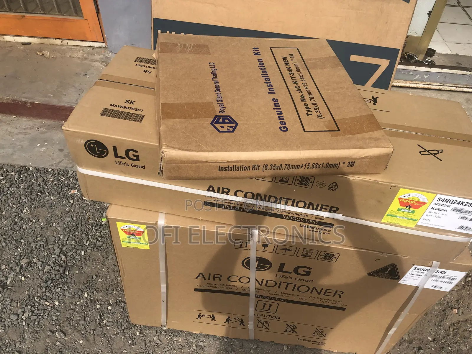 Simple Slim Design LG Air Conditioner 2.5HP Dual Inverter