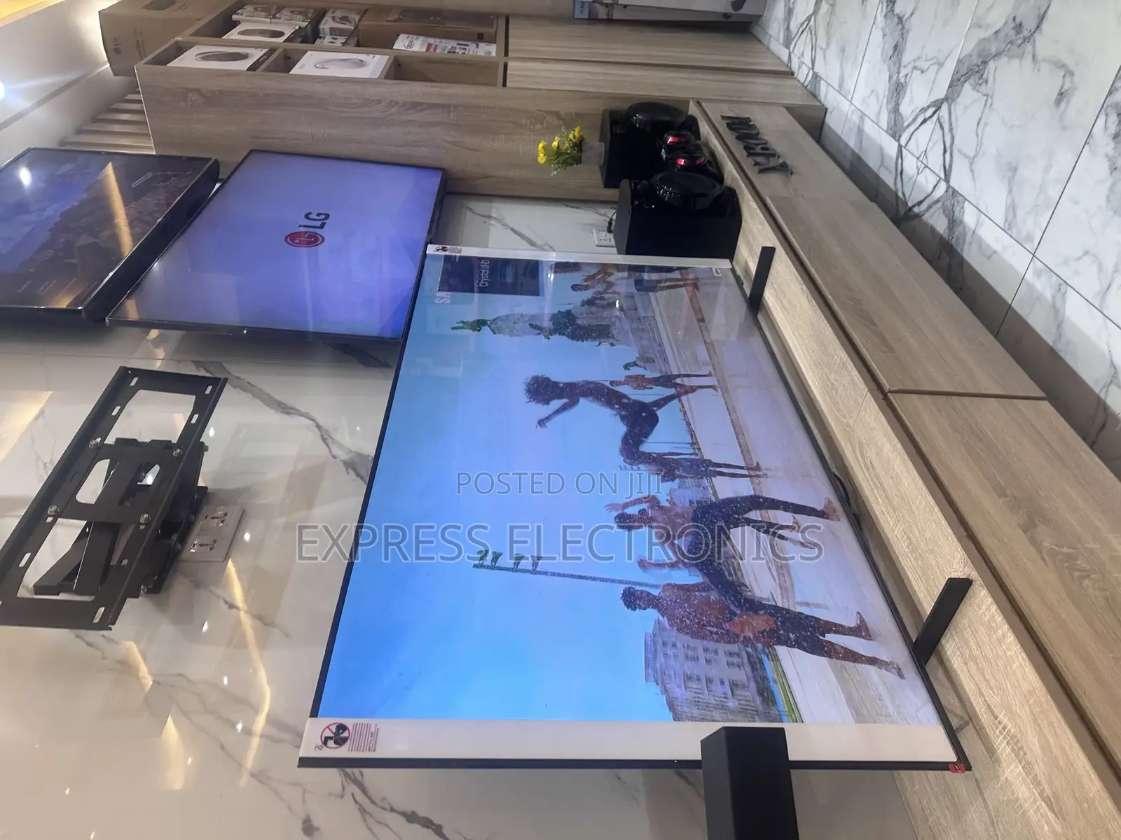 Authentic Sleek New 85Q70. Samsung QLED 