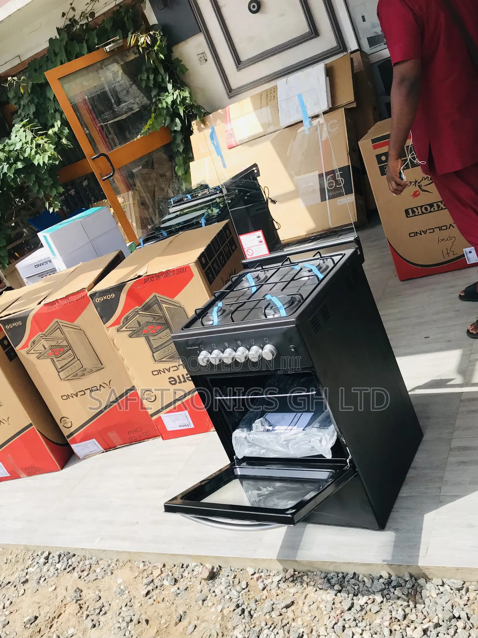 Oven/Grill 50by50  4 Gas Volcano (Black)  Adjustable