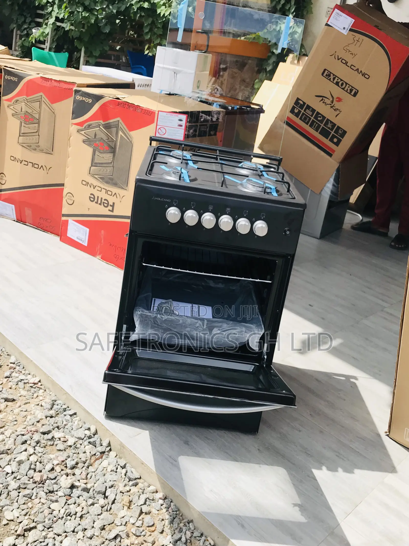 Essential  Volcano Oven/Grill 4 Gas 50by50 Black 