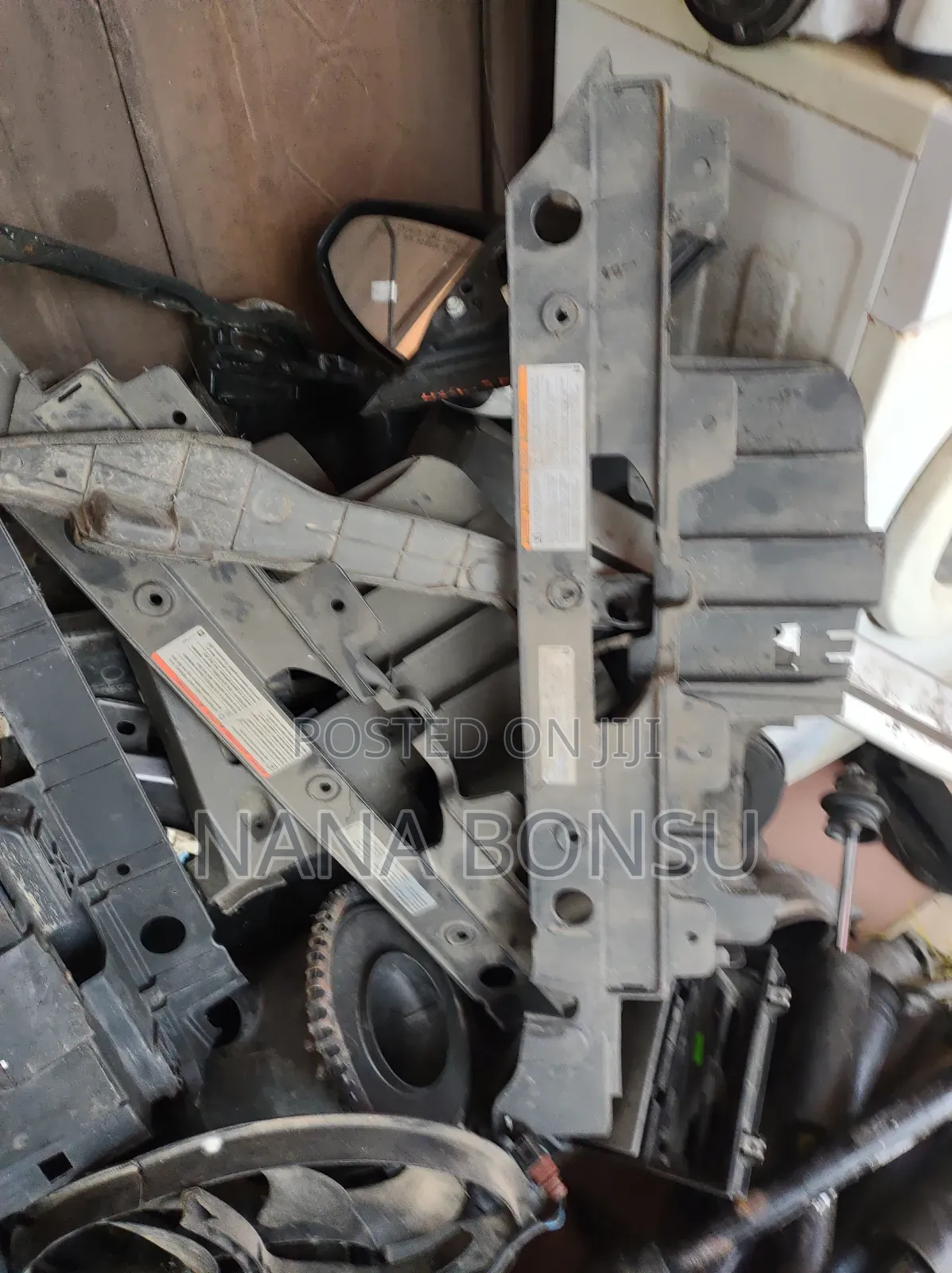 Chevrolet Cruze Bonnet Fixture