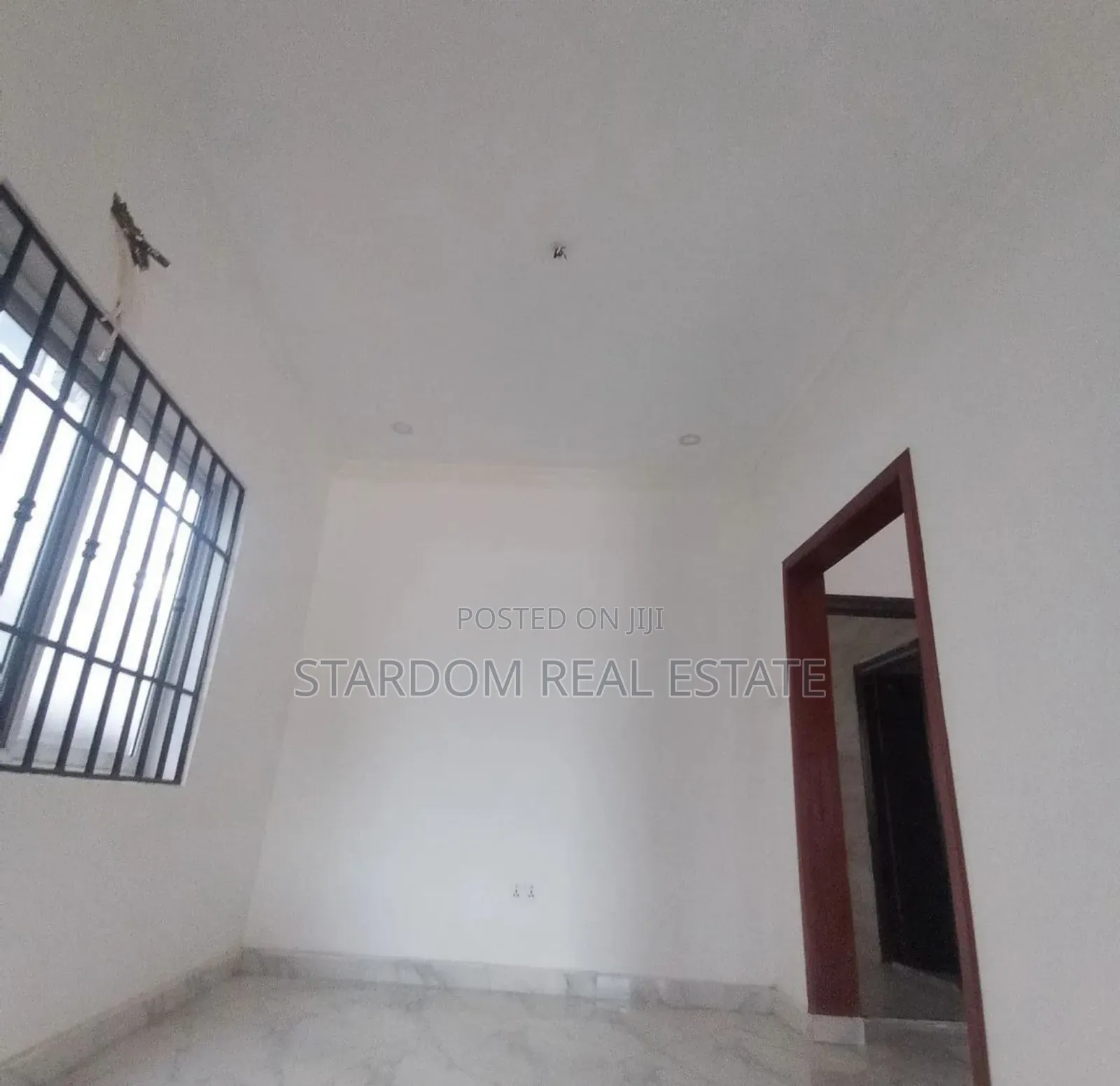 3bdrm Duplex in School Junction for sale