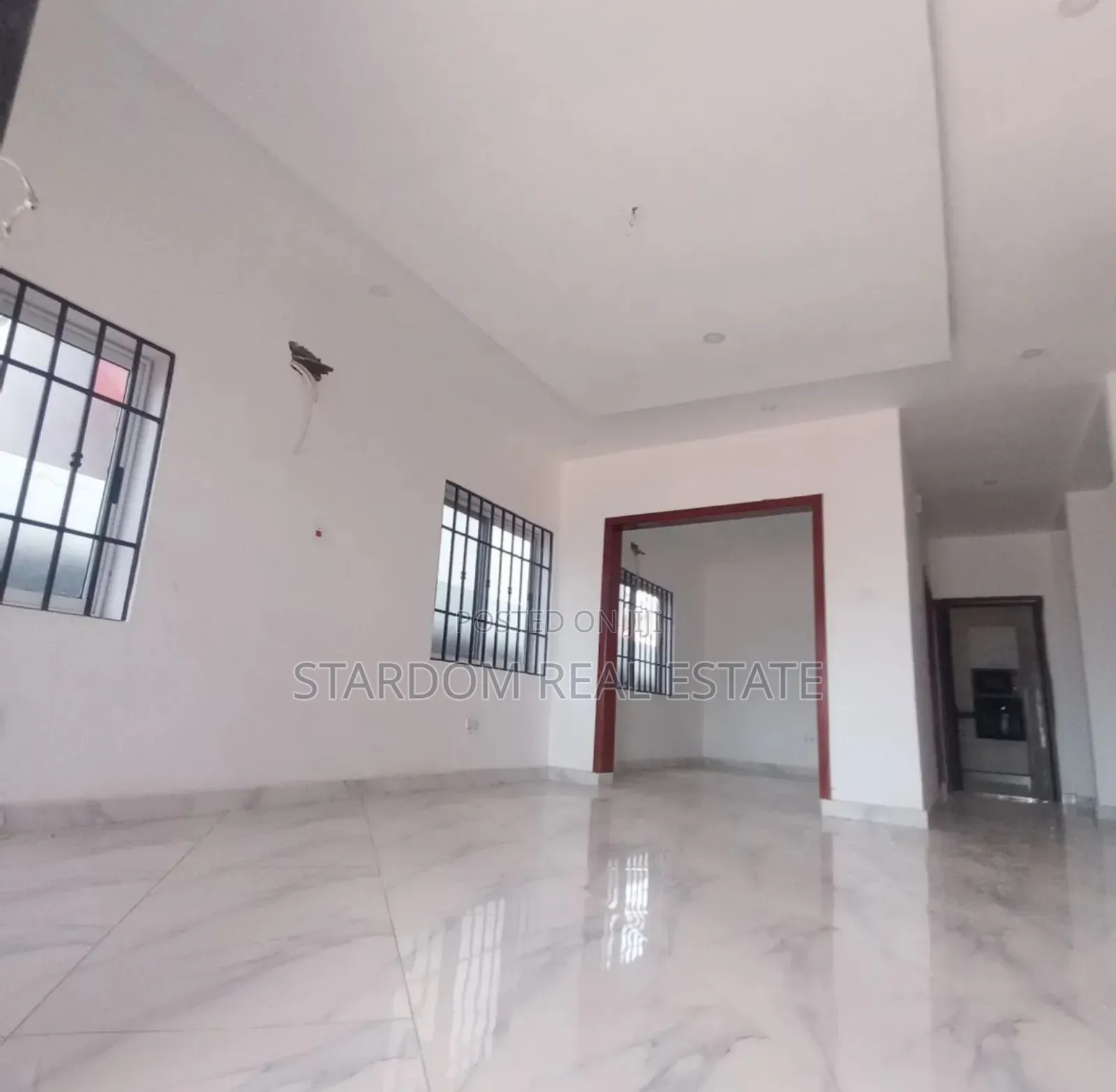 3bdrm Duplex in School Junction for sale