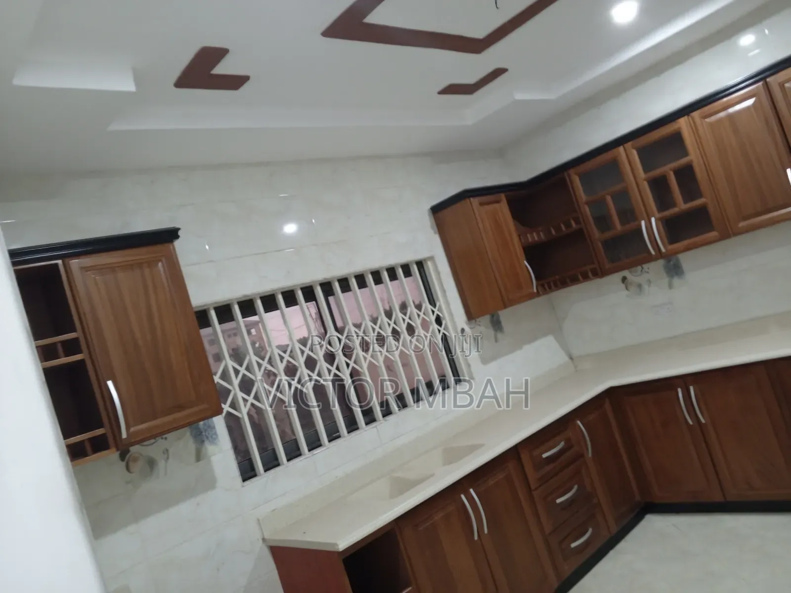3bdrm Bungalow in Community 25, Tema Metropolitan for rent