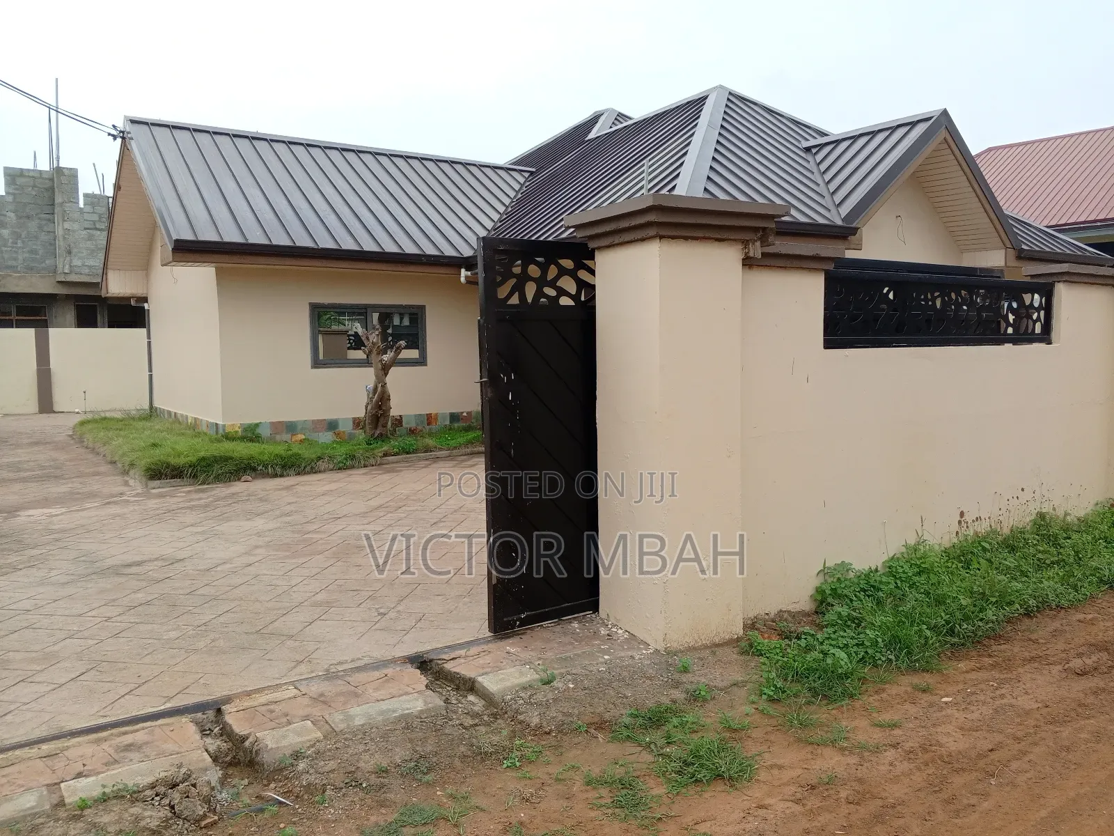 3bdrm Bungalow in Community 25, Tema Metropolitan for rent