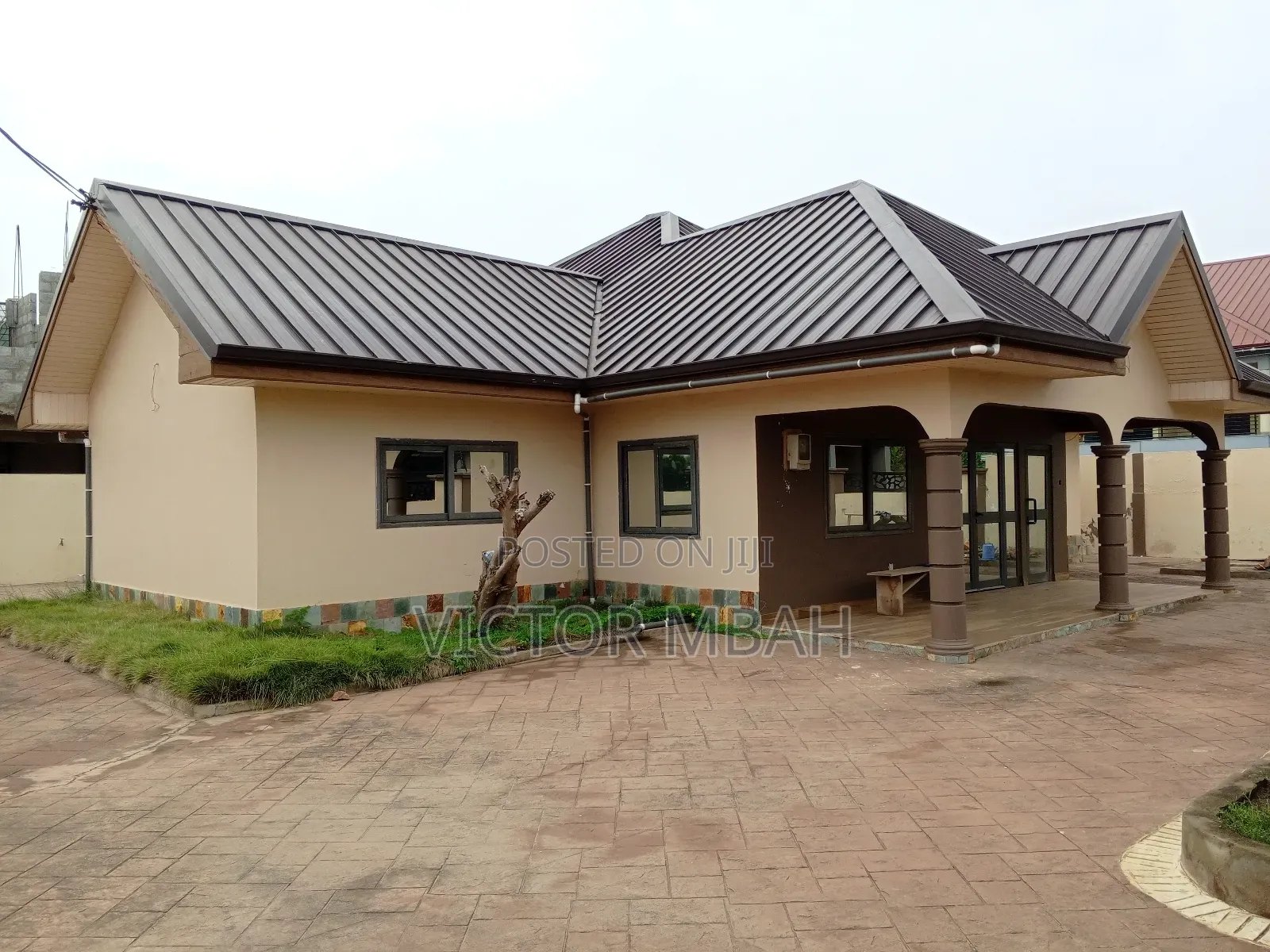 3bdrm Bungalow in Community 25, Tema Metropolitan for rent