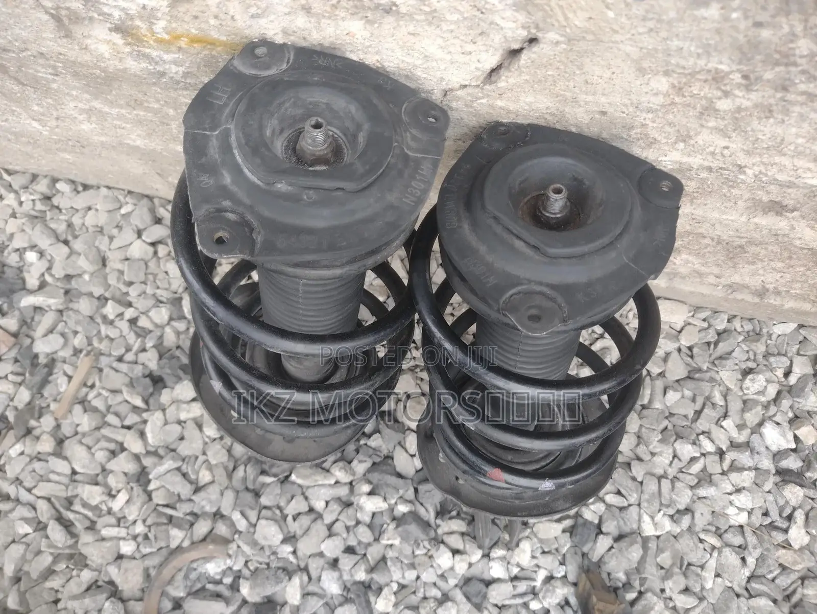 Nissan Rouge Front Shocks