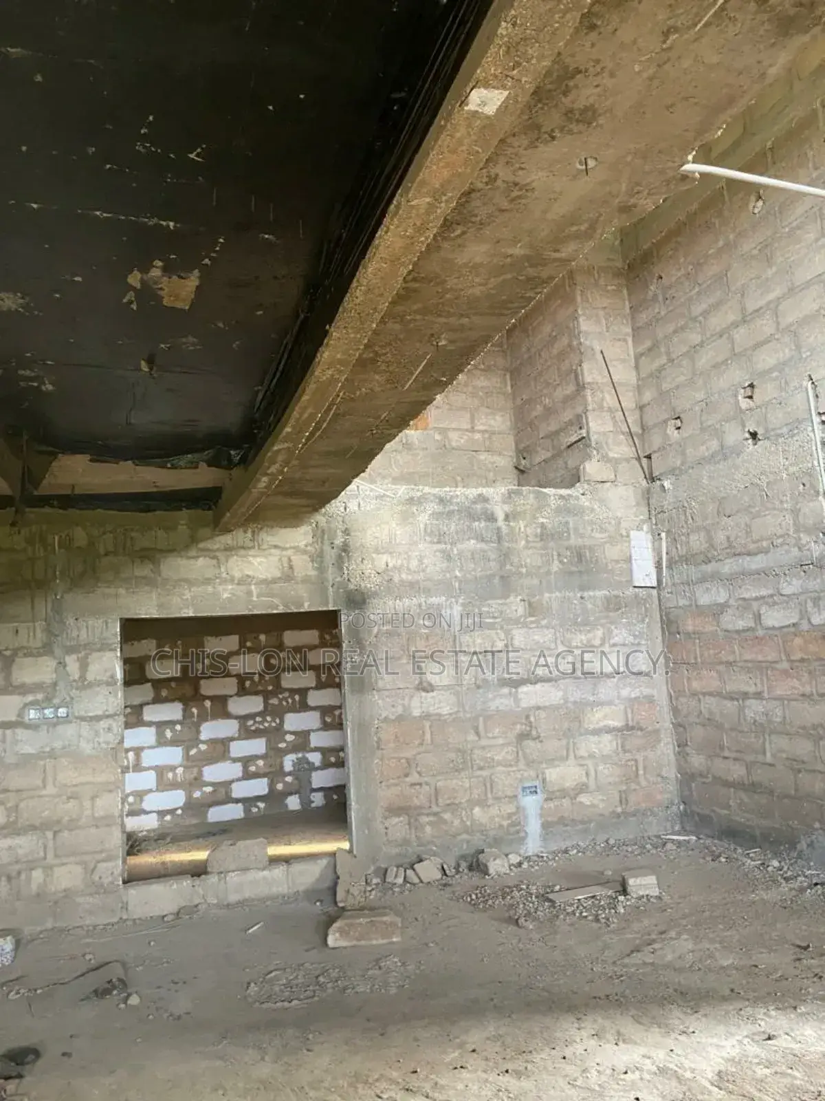 8bdrm Duplex in Lamptey Mills Obom for sale