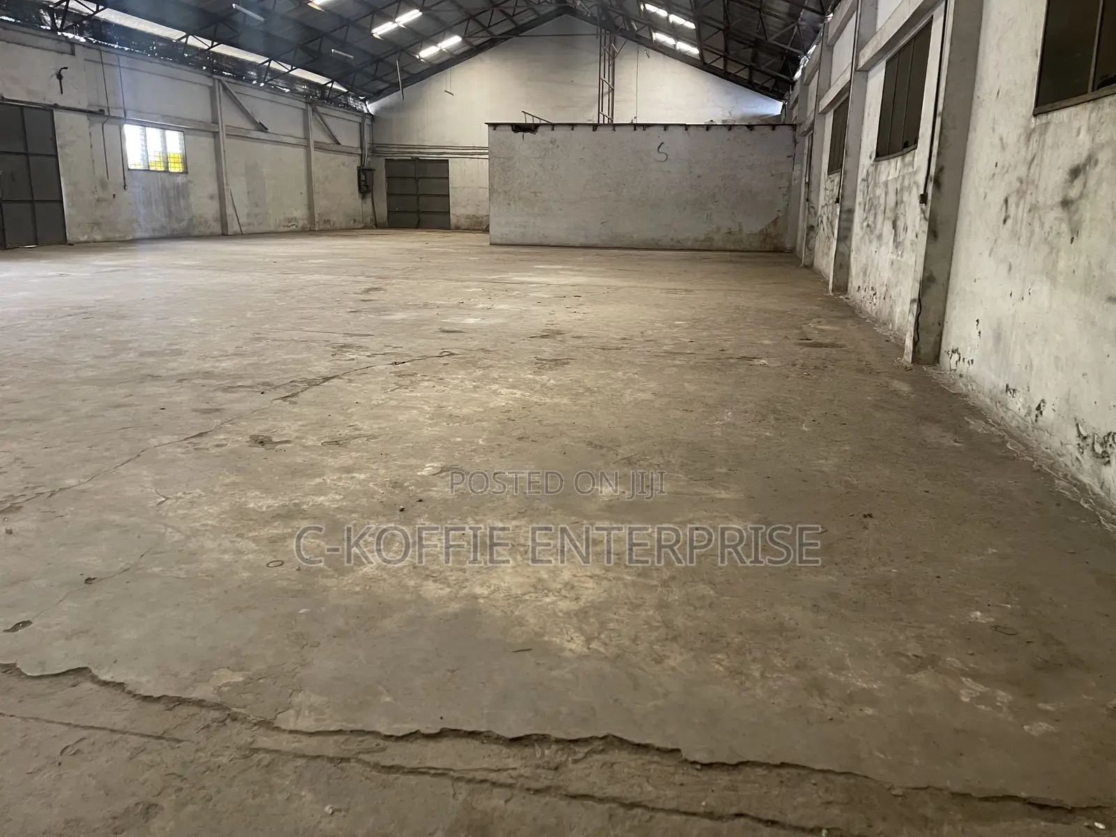 1300 SQM WAREHOUSE at Graphics Road for Rent