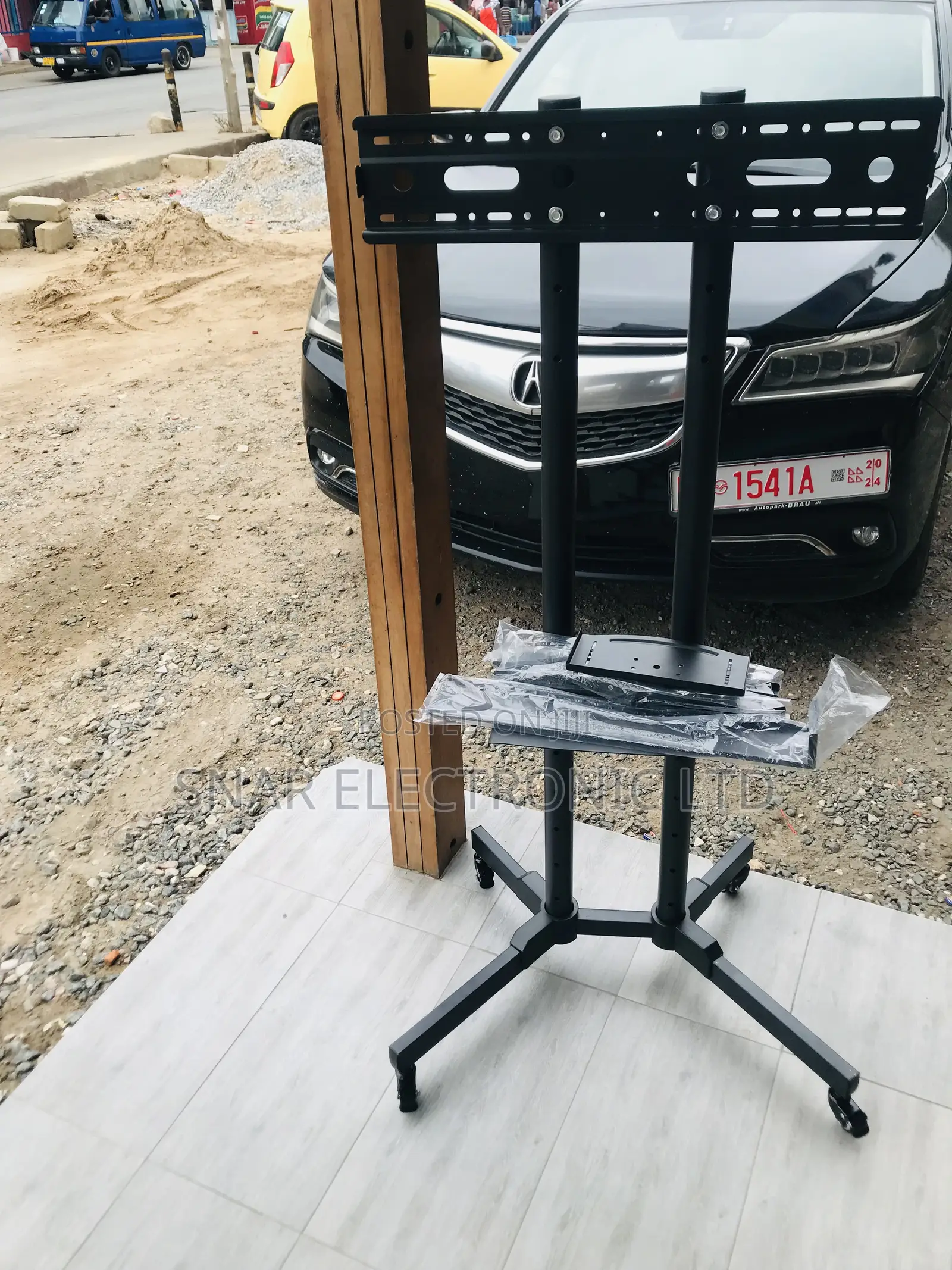 Effective TV Stand With Wheels Height Adjustable 32-65"