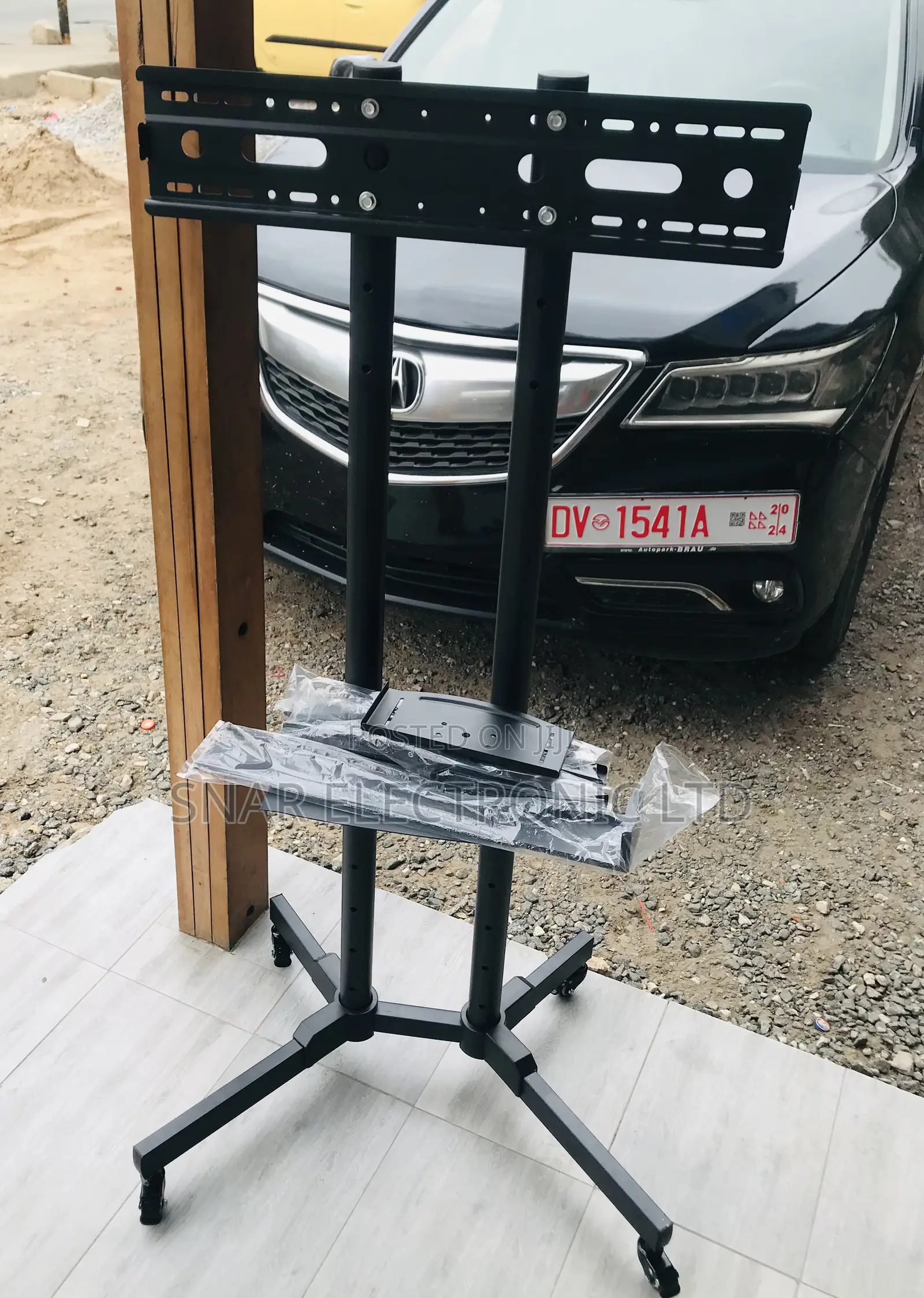 Highly Safe TV Stand With Wheels Height Adjustable 32-65"