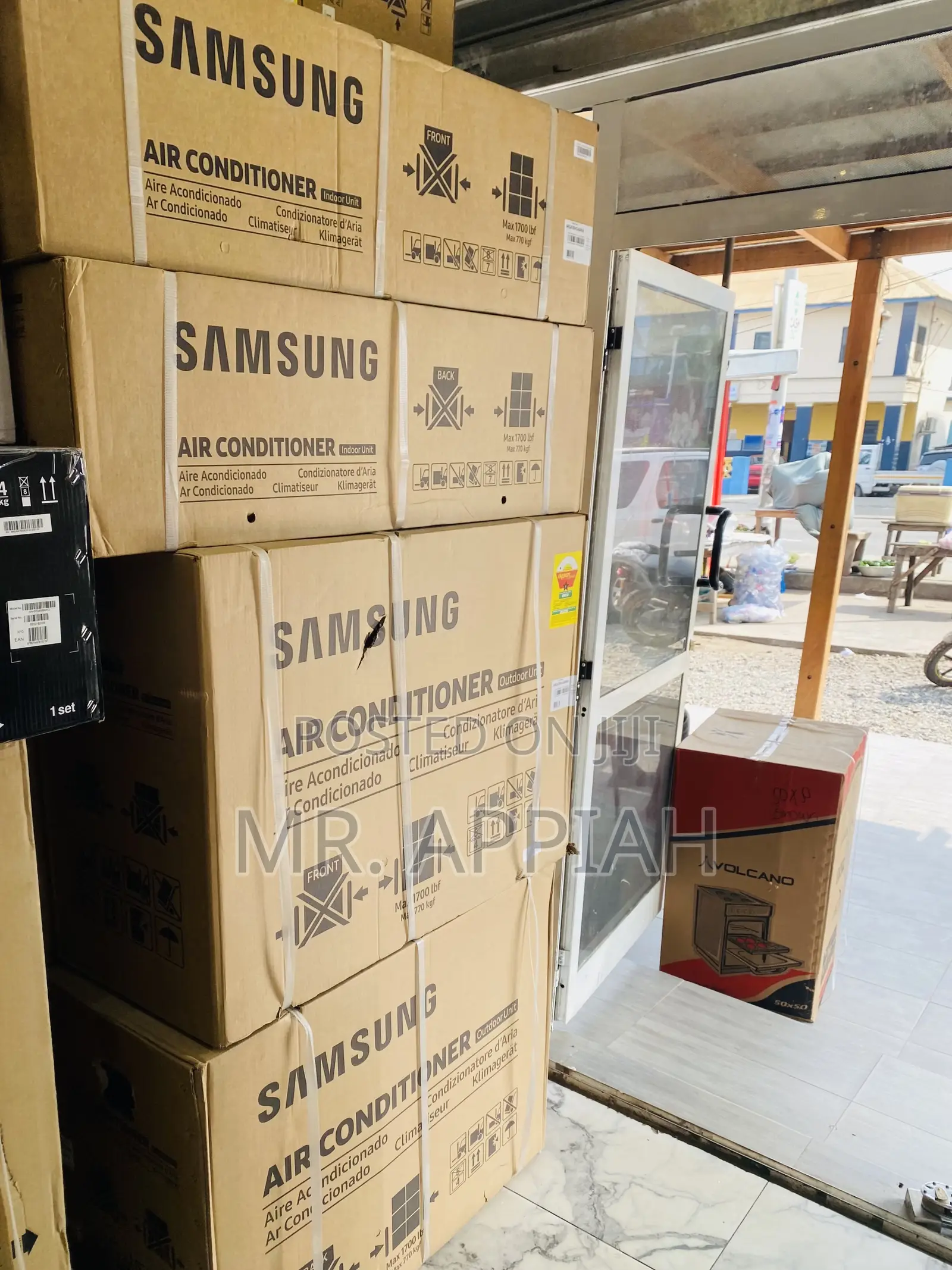 Sleek R410 Gas Samsung Split 2.5hp Electric Ac.