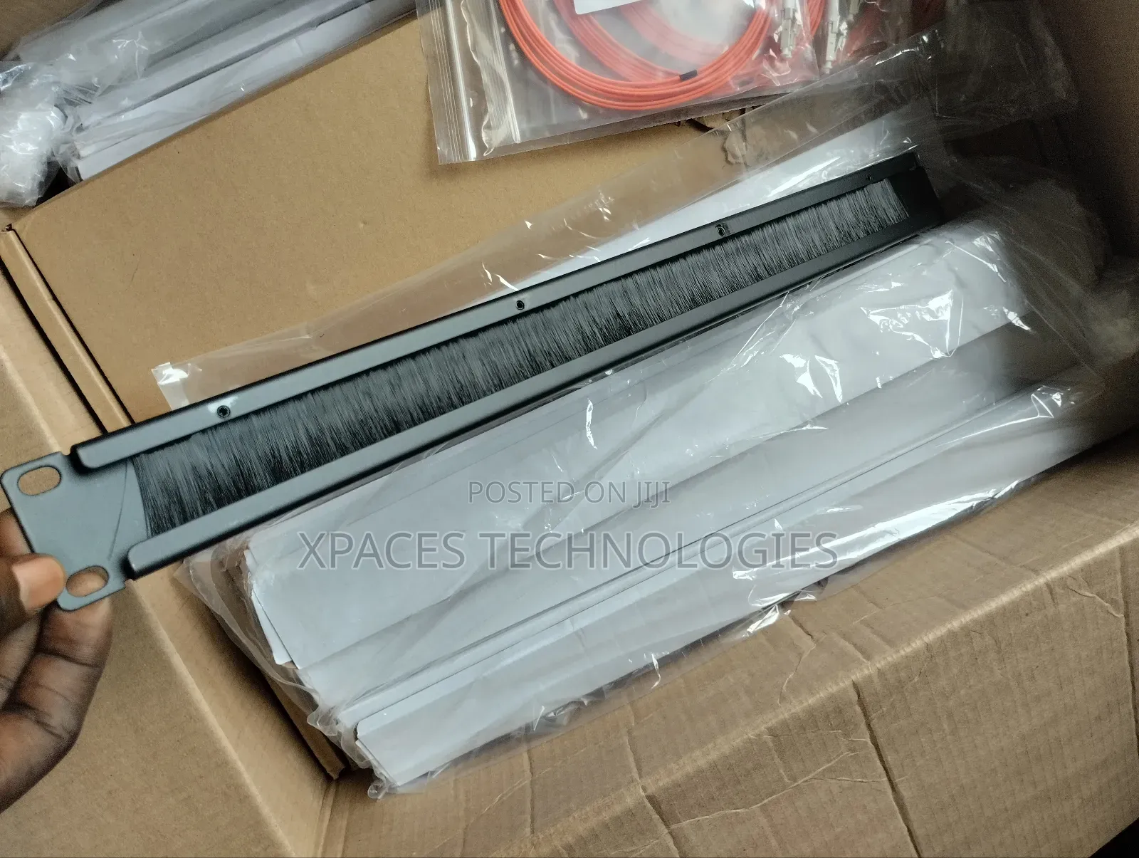 19'' 1U Rack Mount Brush Plate, Rack Cable Management
