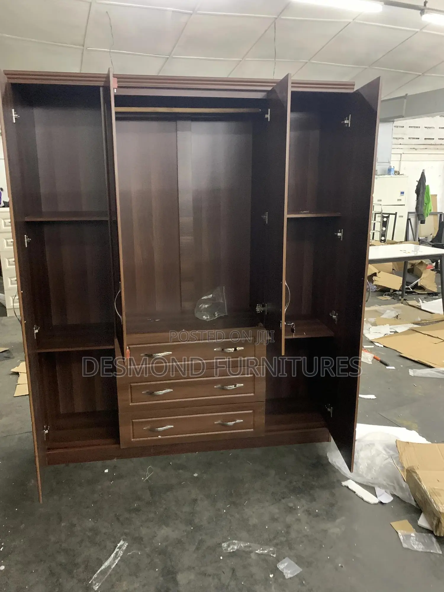 Four Doors Wardrobe With Mirror ( 9124)