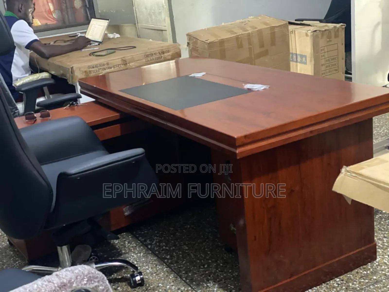 1.6 M Executive Table