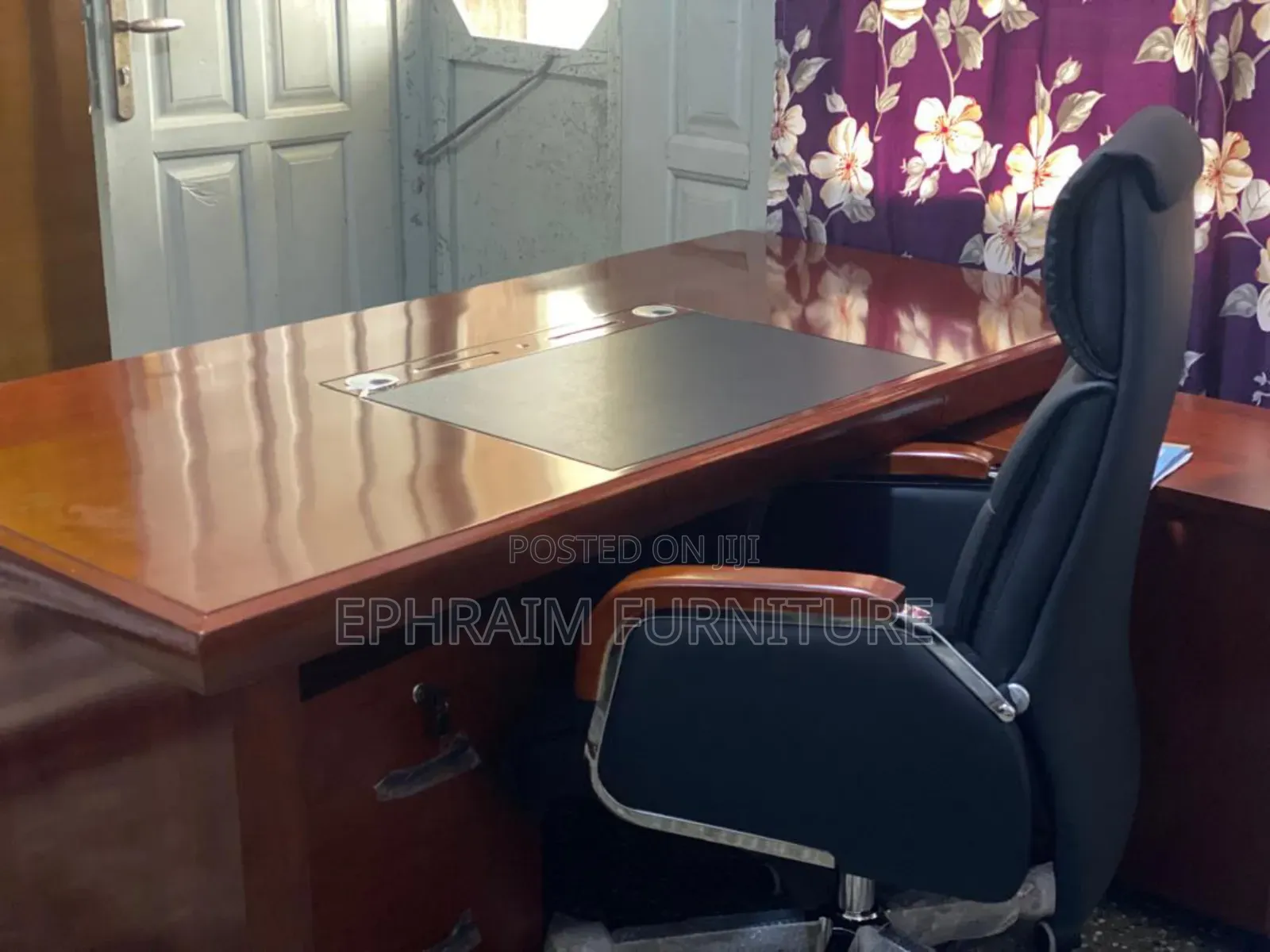 1.8 M Executive Table for Office